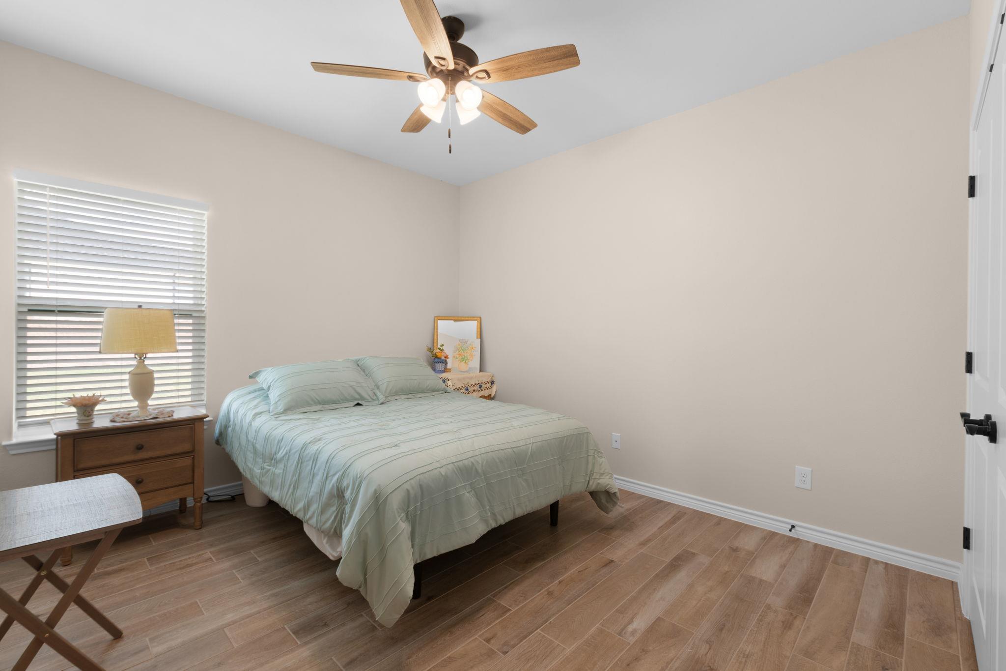 101 Hillside Ln, Lampasas, TX 76550