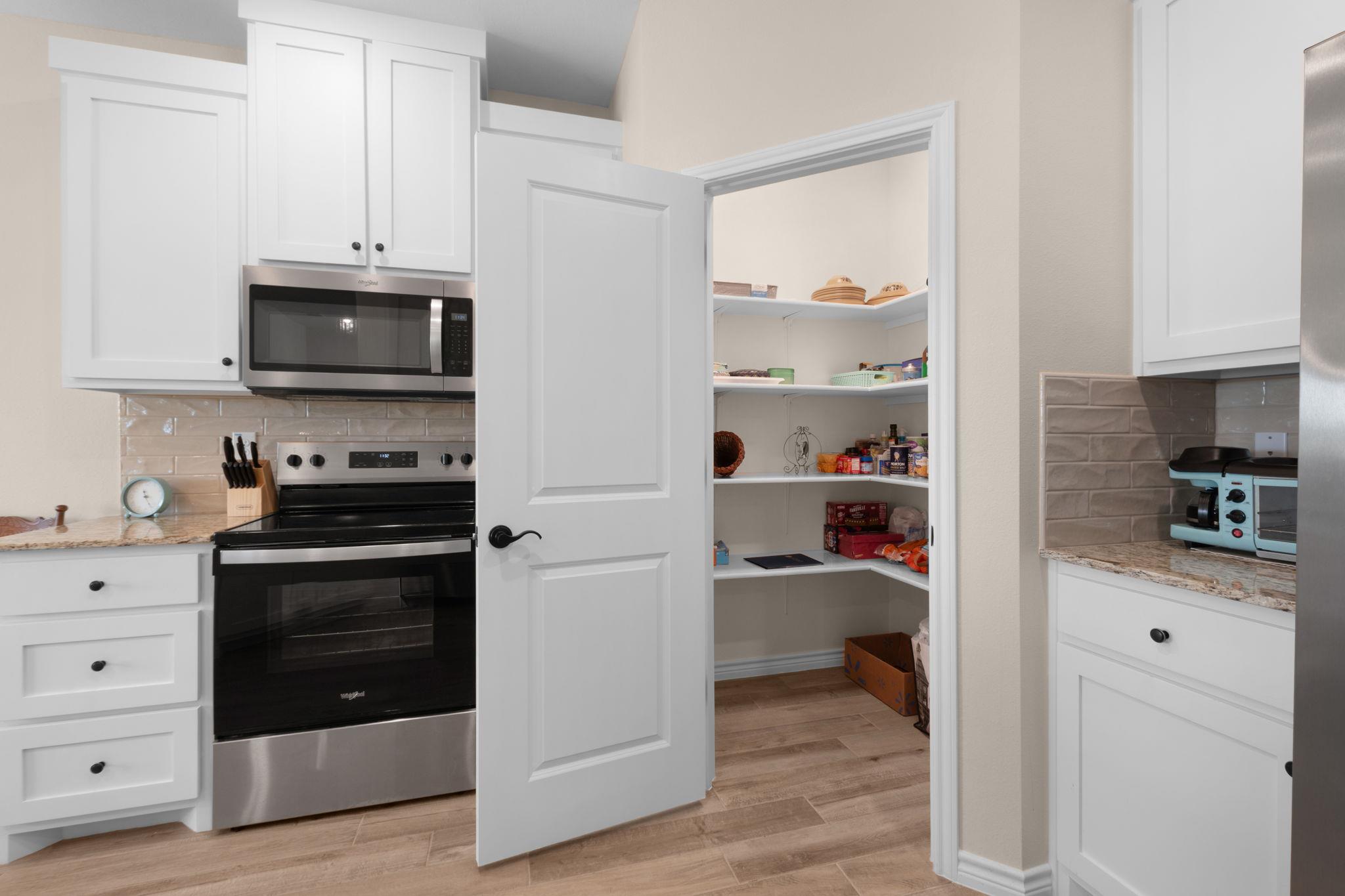 101 Hillside Ln, Lampasas, TX 76550