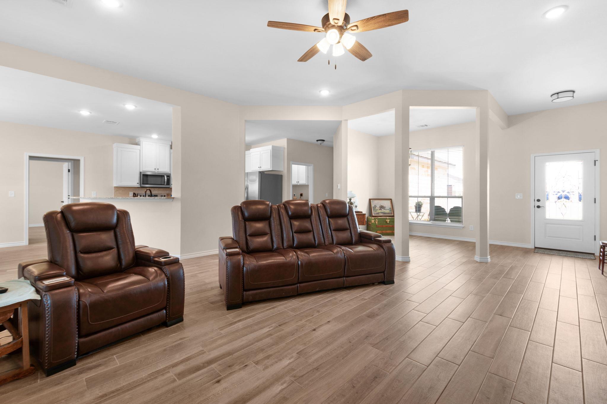 101 Hillside Ln, Lampasas, TX 76550