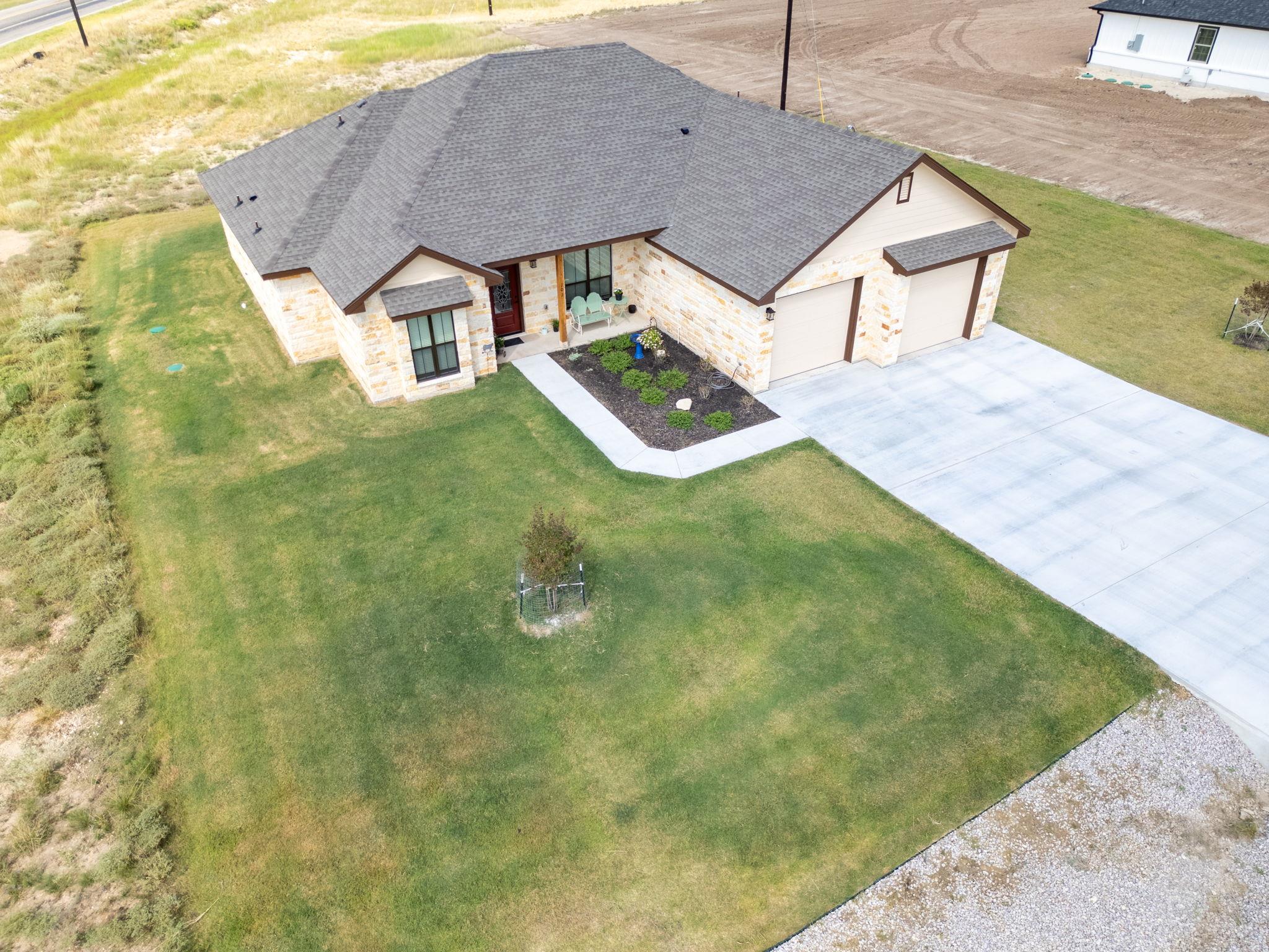 101 Hillside Ln, Lampasas, TX 76550