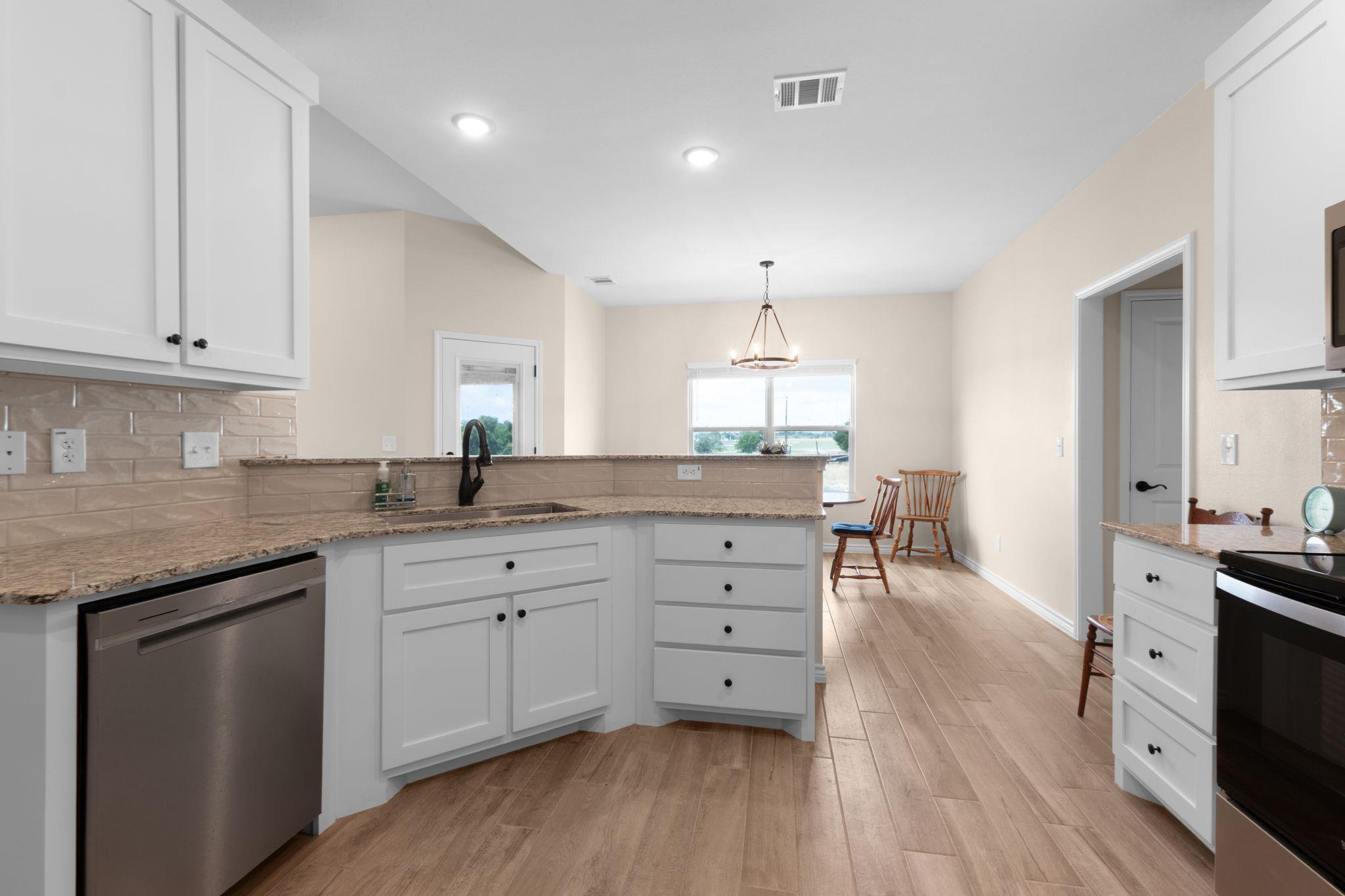 101 Hillside Ln, Lampasas, TX 76550