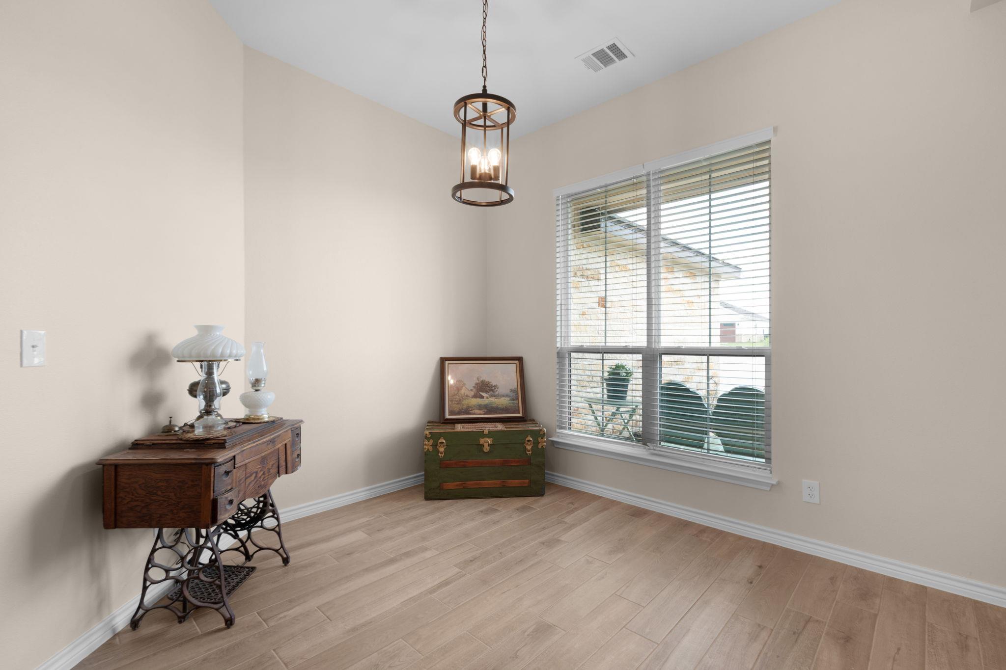 101 Hillside Ln, Lampasas, TX 76550