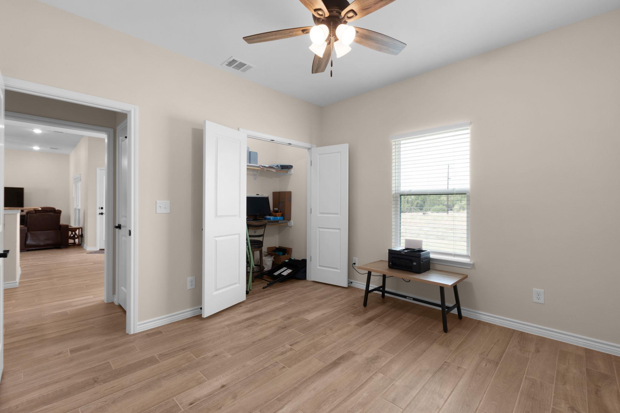 101 Hillside Ln, Lampasas, TX 76550