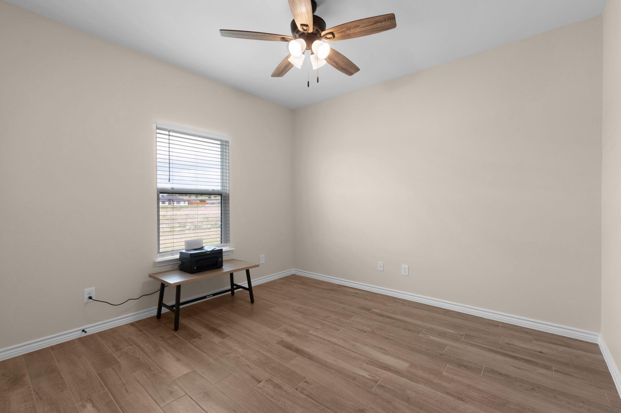 101 Hillside Ln, Lampasas, TX 76550