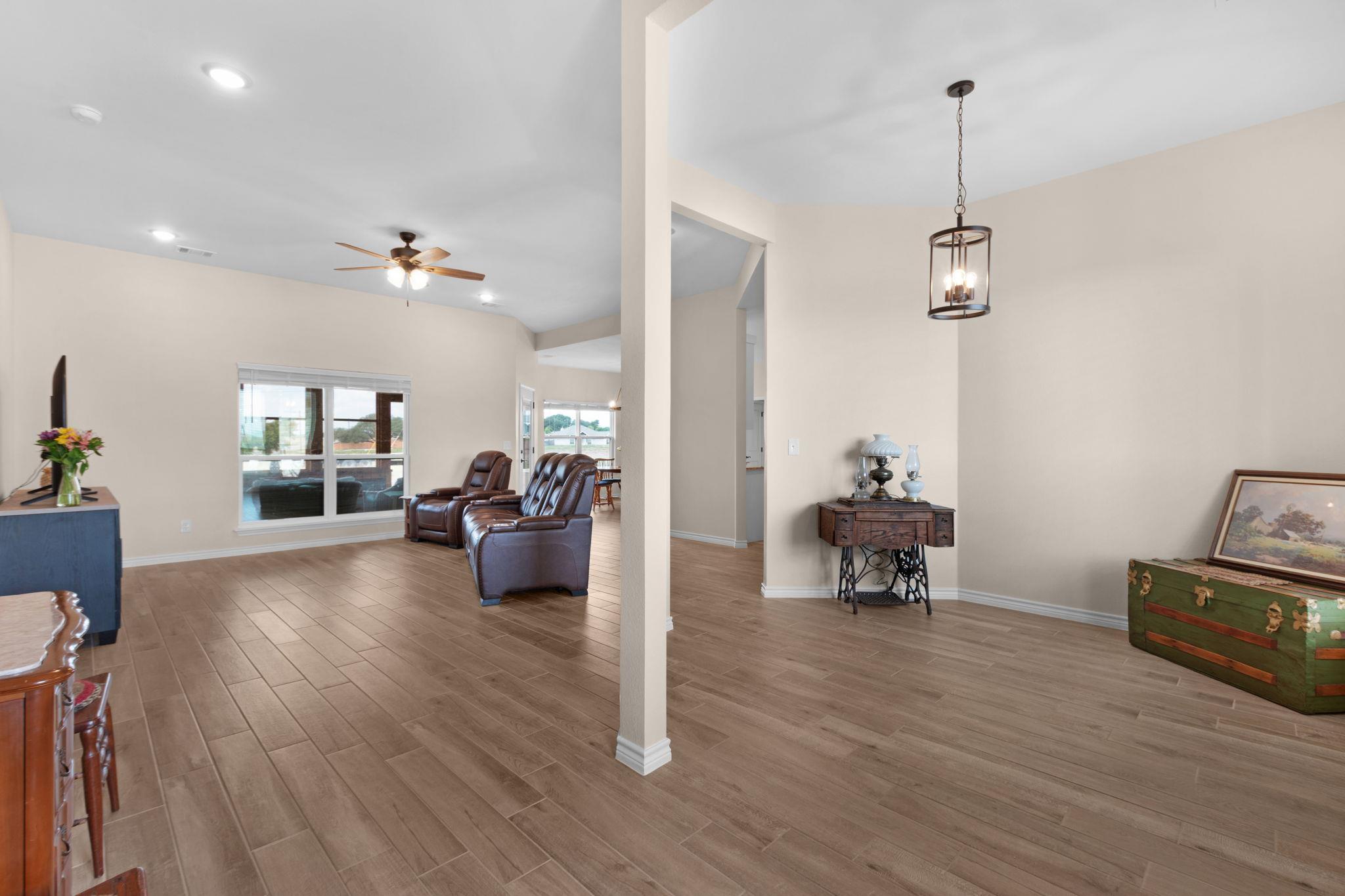 101 Hillside Ln, Lampasas, TX 76550