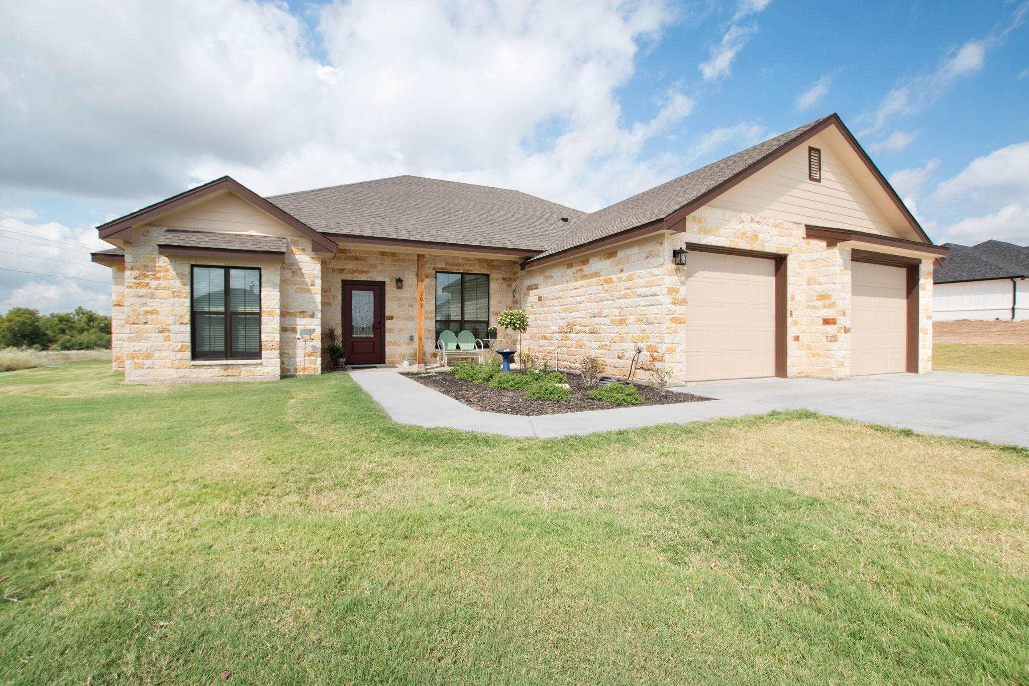 101 Hillside Ln, Lampasas, TX 76550