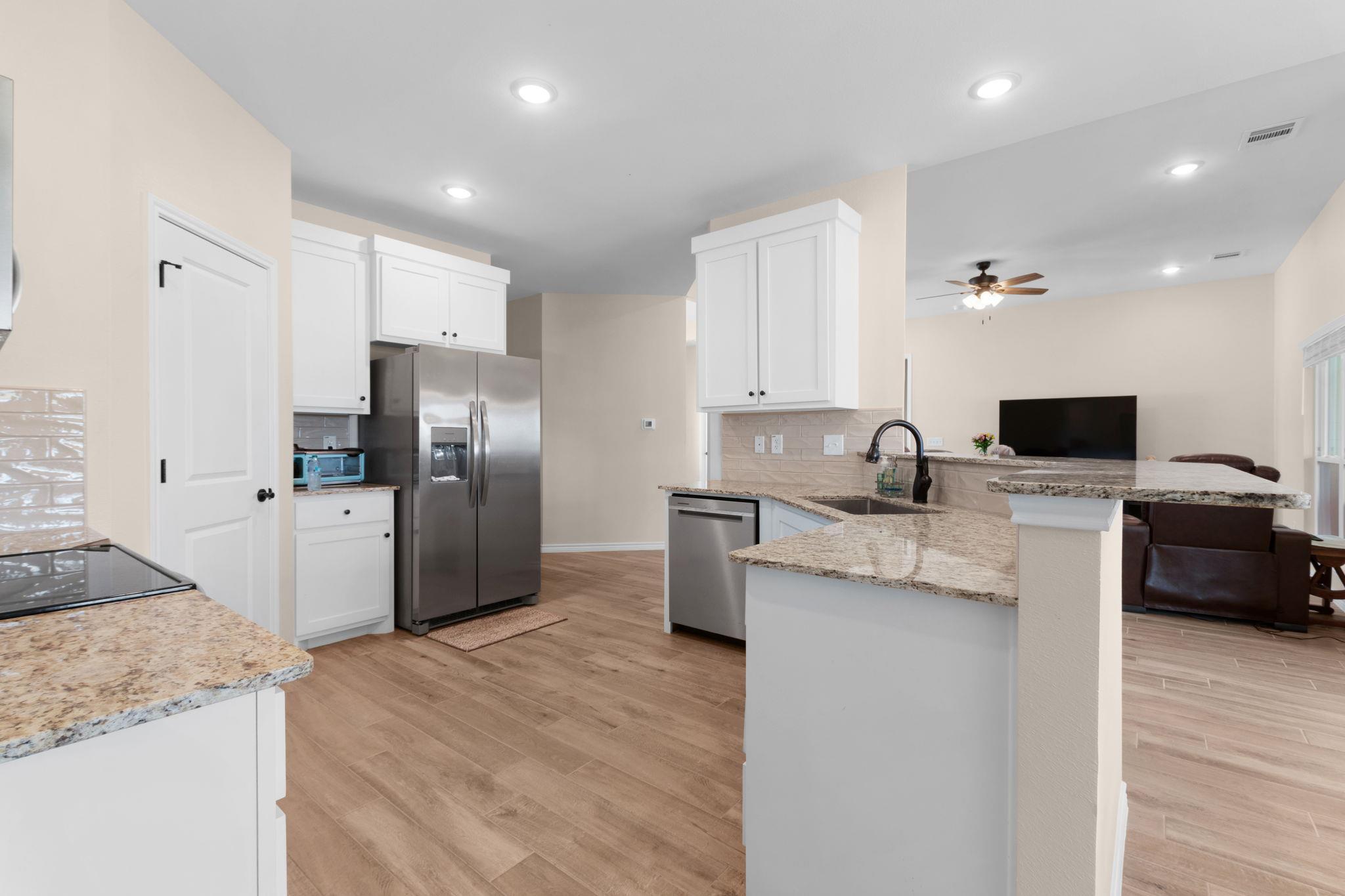 101 Hillside Ln, Lampasas, TX 76550