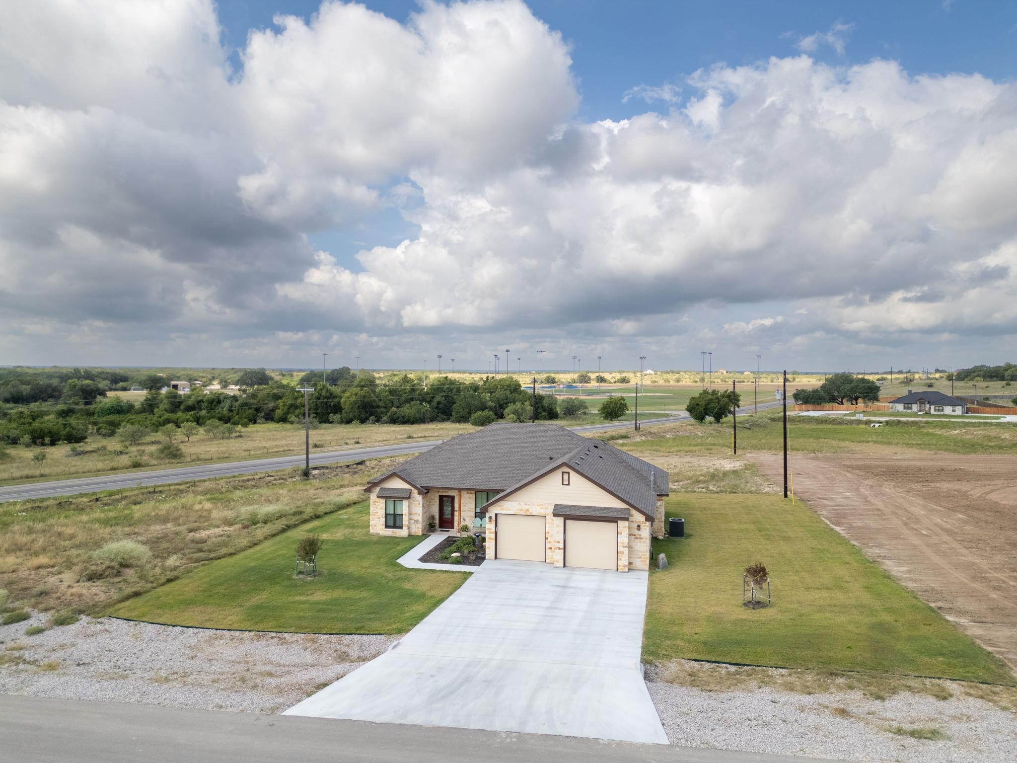 101 Hillside Ln, Lampasas, TX 76550
