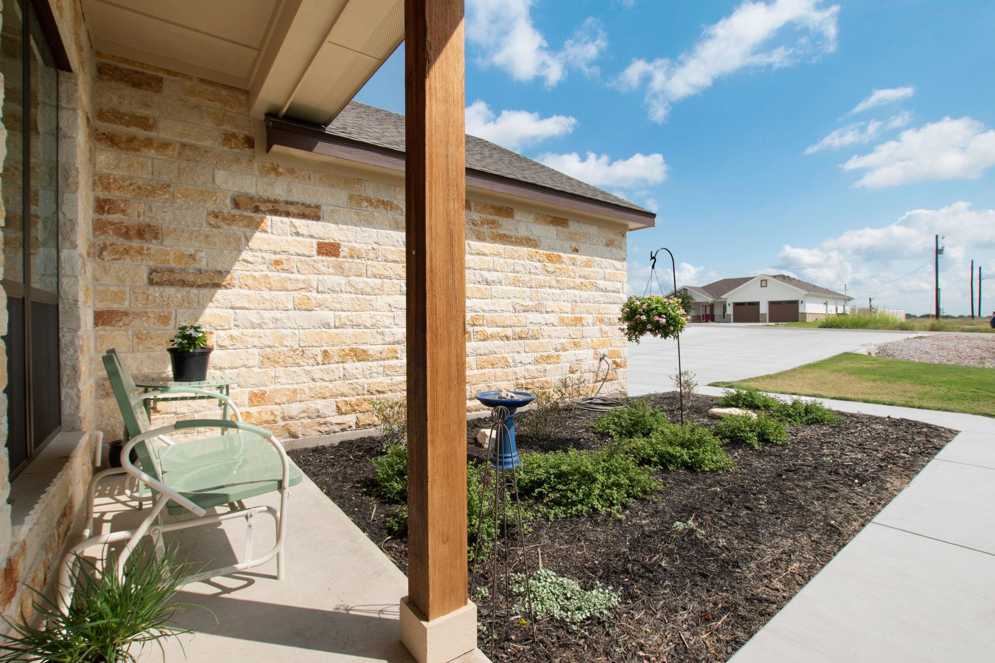 101 Hillside Ln, Lampasas, TX 76550