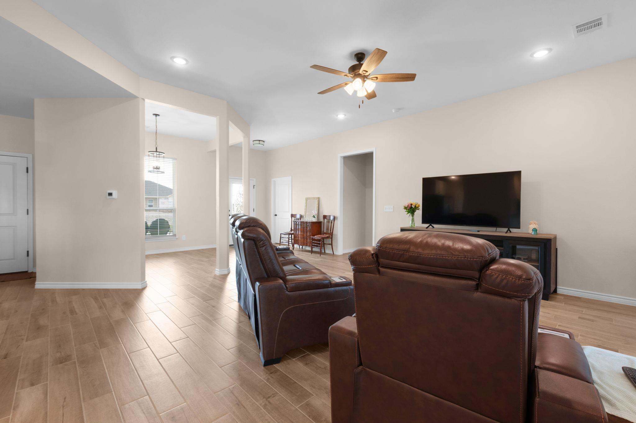 101 Hillside Ln, Lampasas, TX 76550