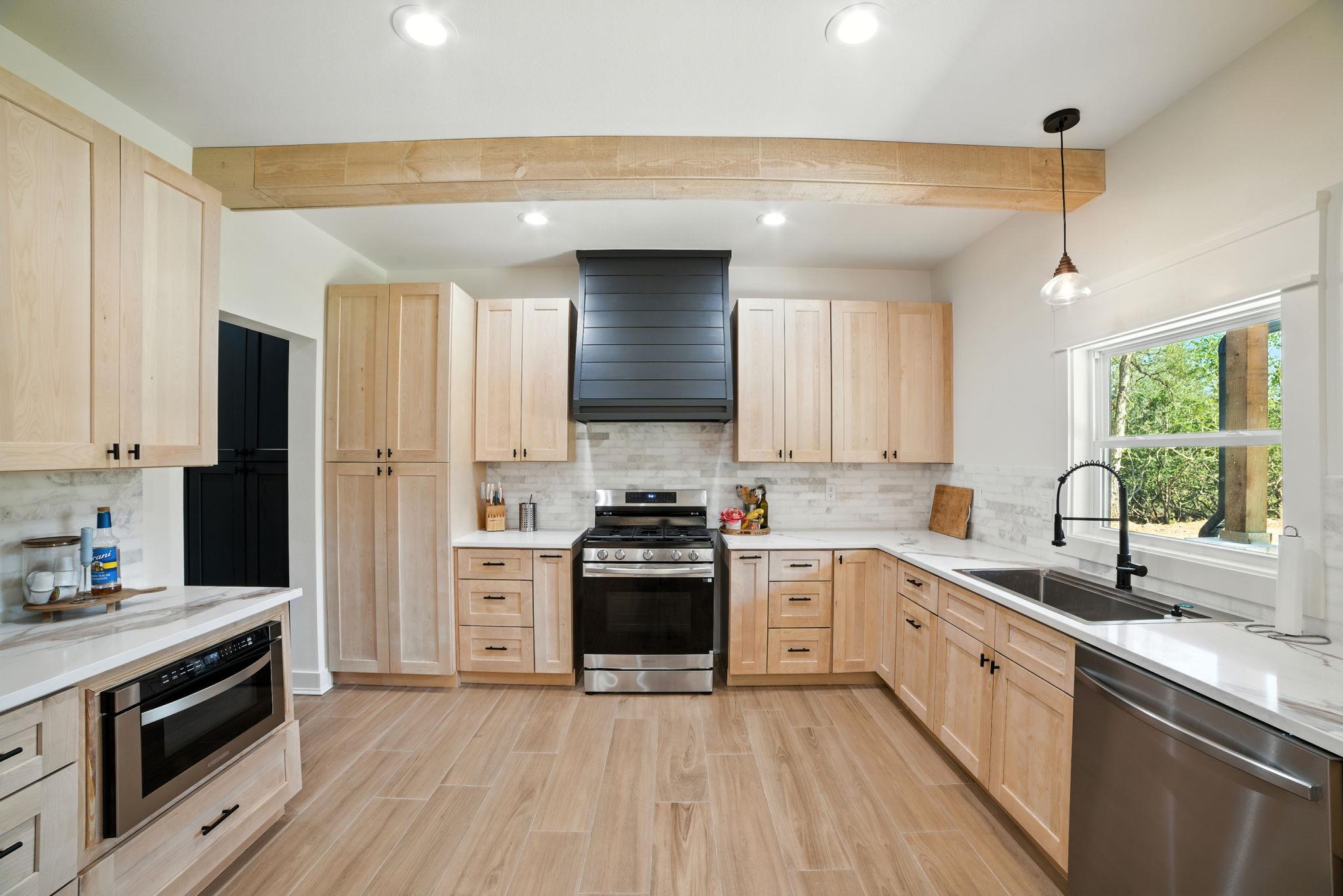 280 Bali Hai Ln, Bastrop, TX 78602