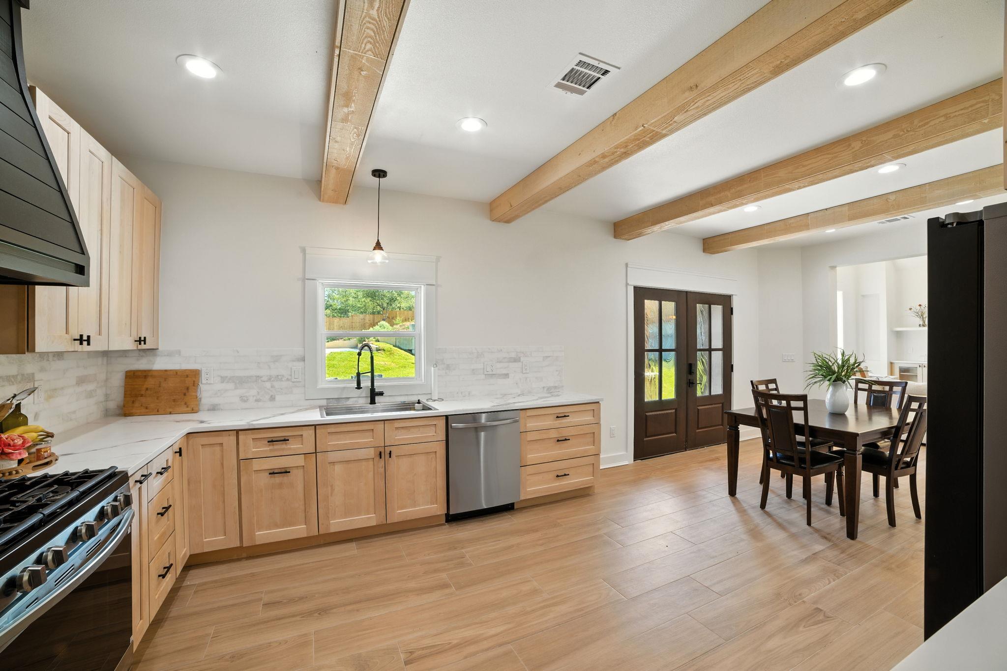 280 Bali Hai Ln, Bastrop, TX 78602