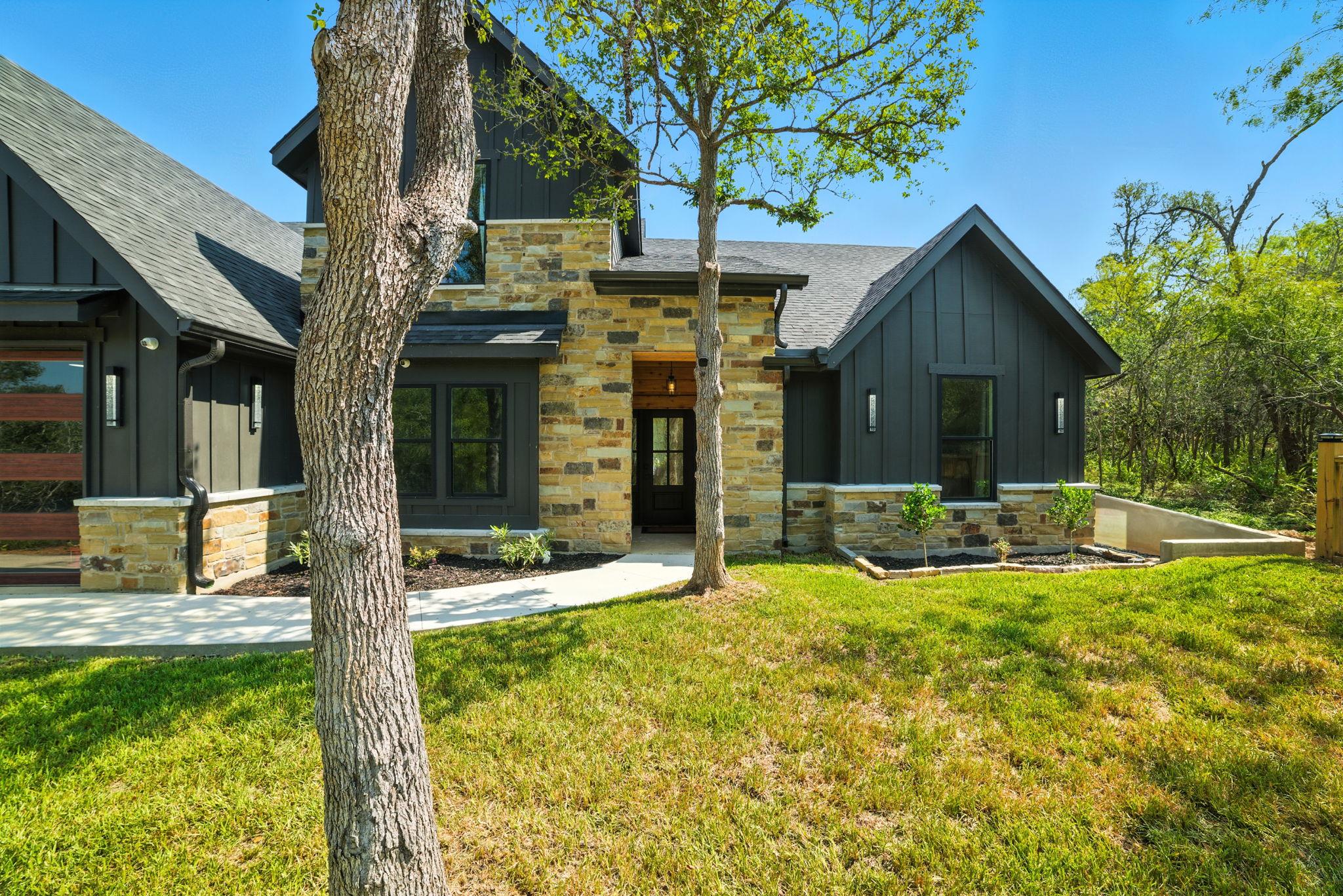 280 Bali Hai Ln, Bastrop, TX 78602