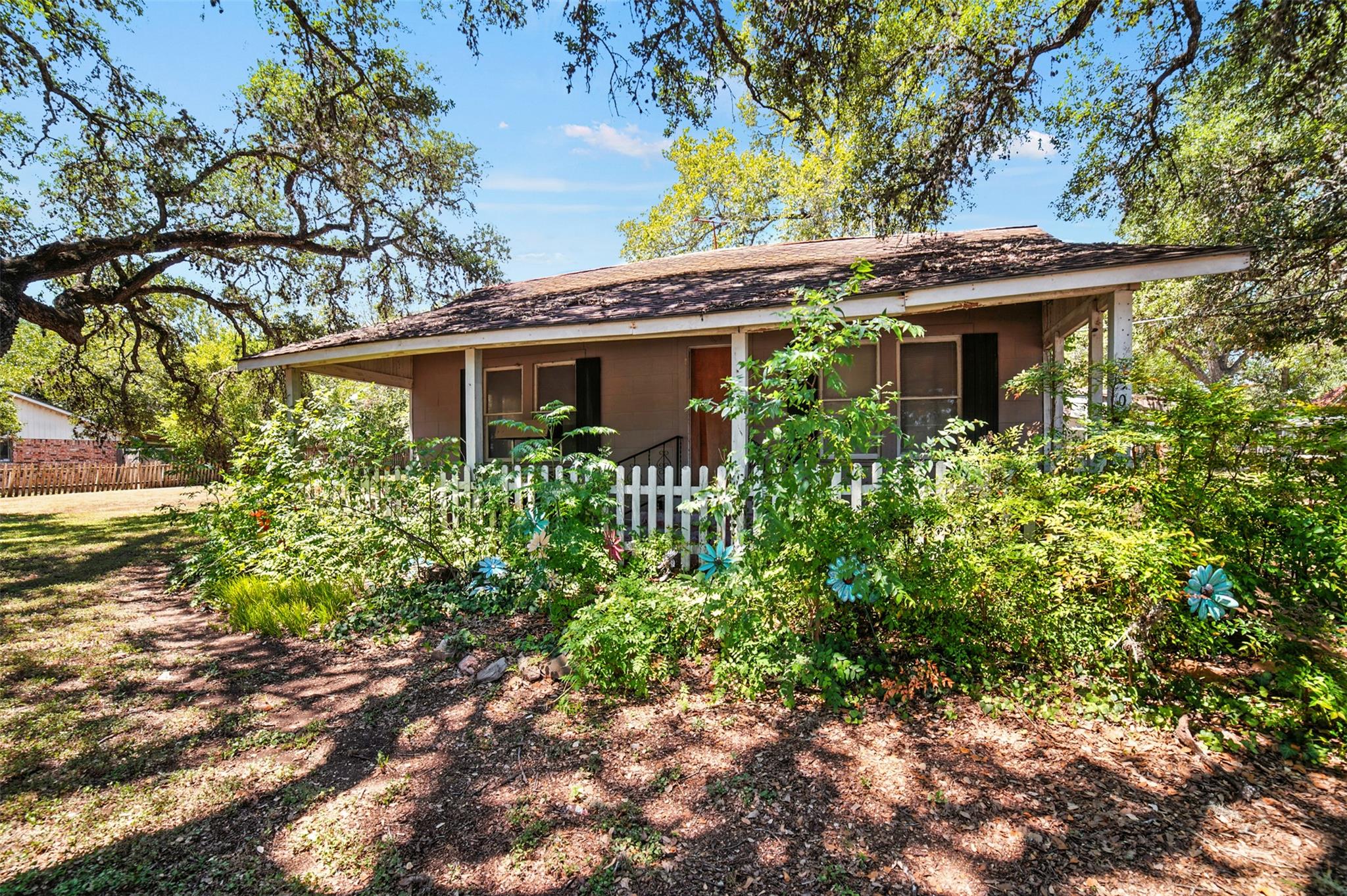 509 S Commerce St, Lockhart, TX 78644