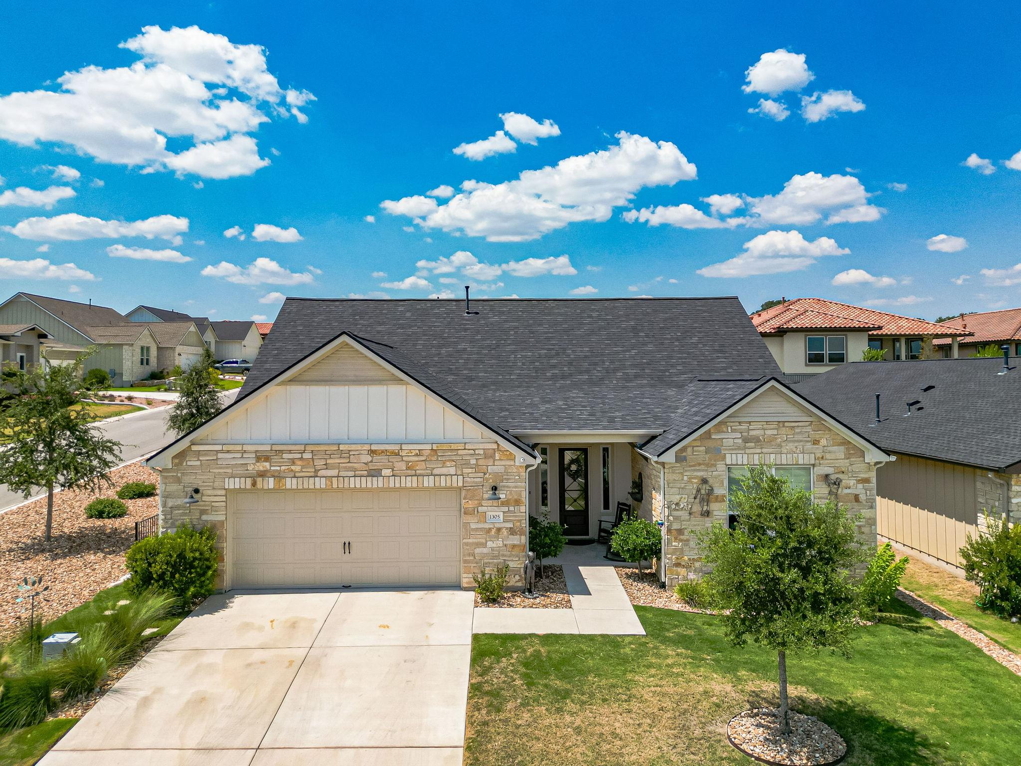 1305 Dancing Oak Ln, San Marcos, TX 78666