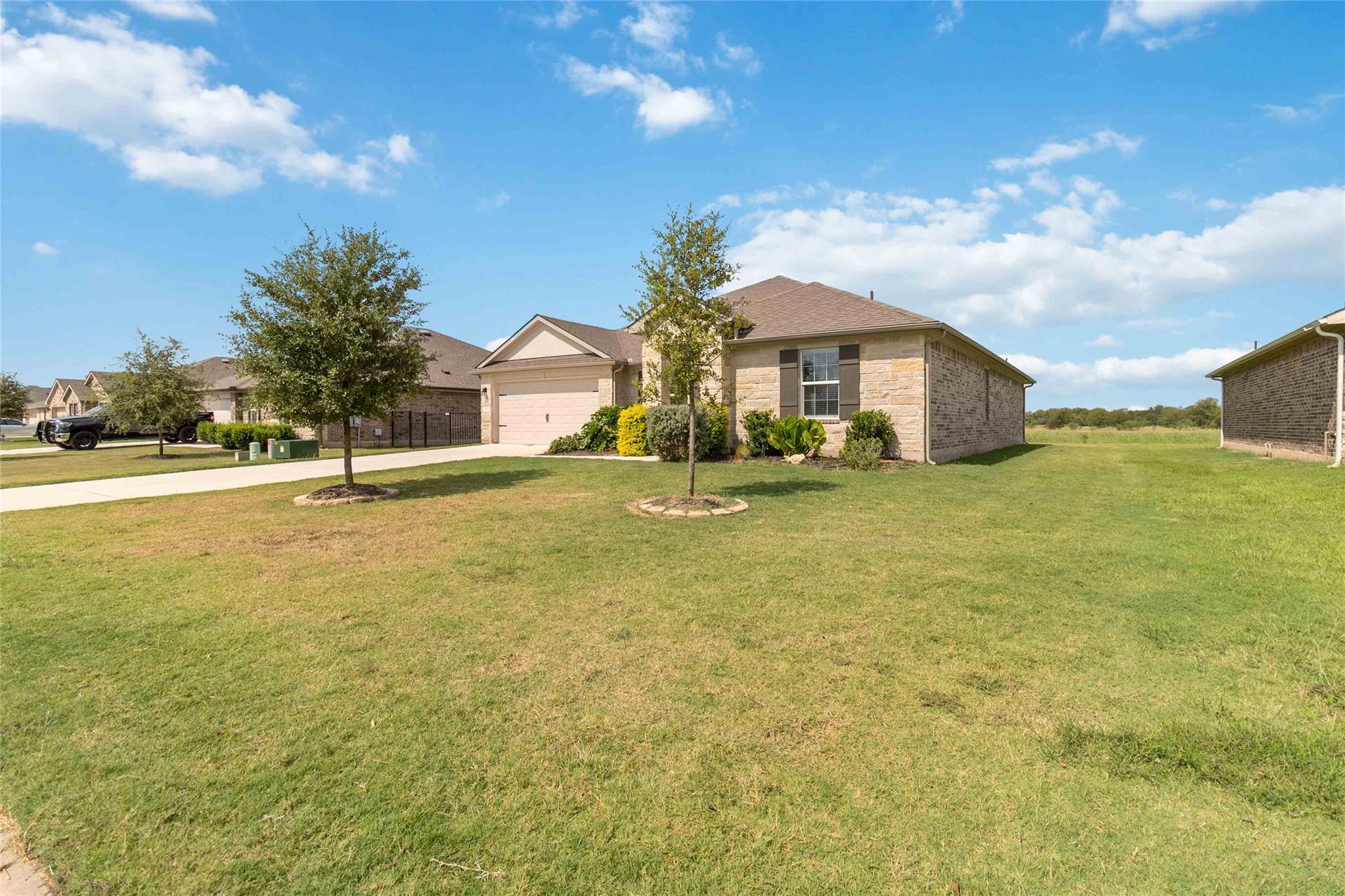 106 Sandpiper Dr, Bastrop, TX 78602