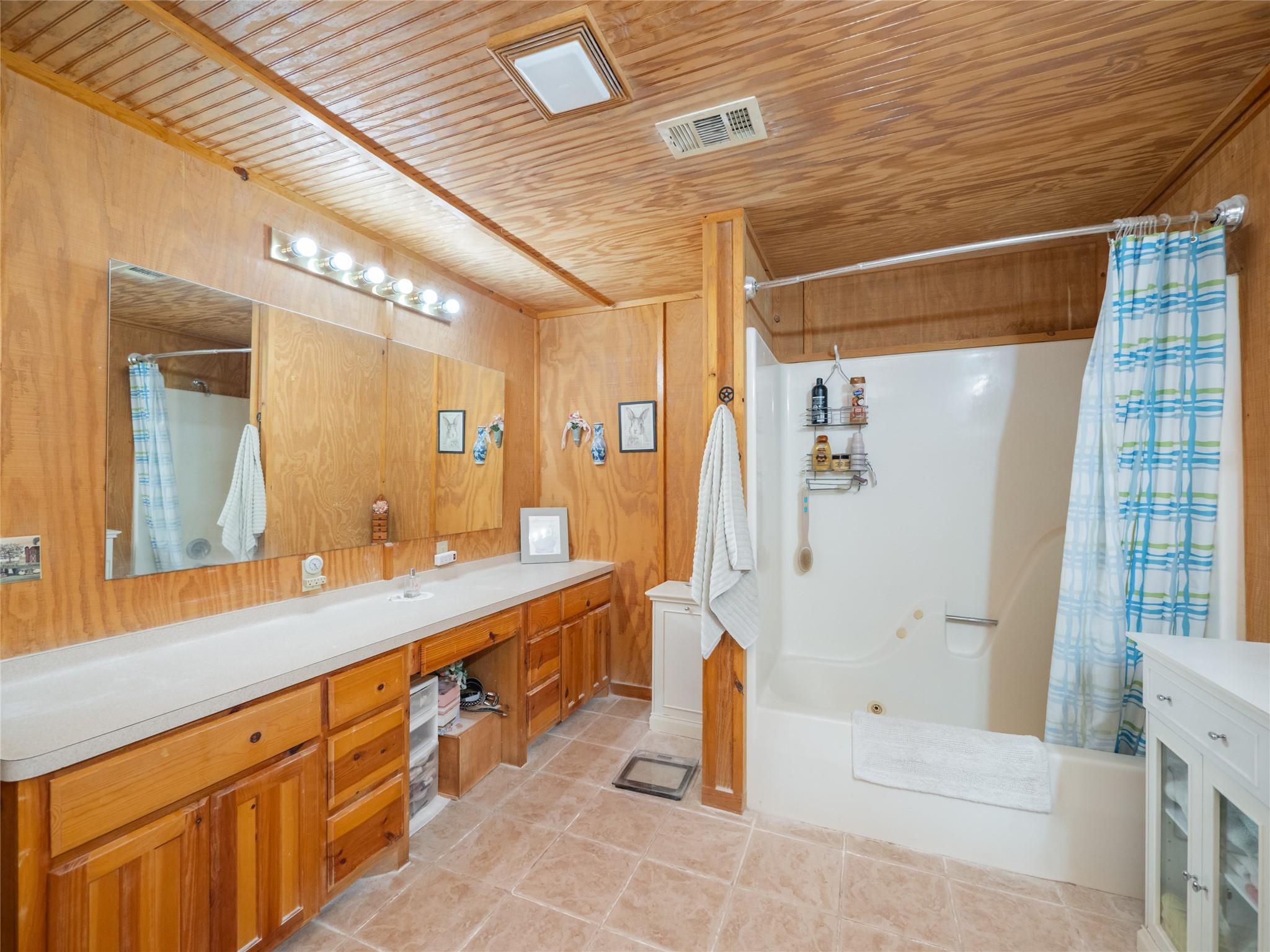 234 E Flag Creek Ranch Rd, Llano, TX 78643