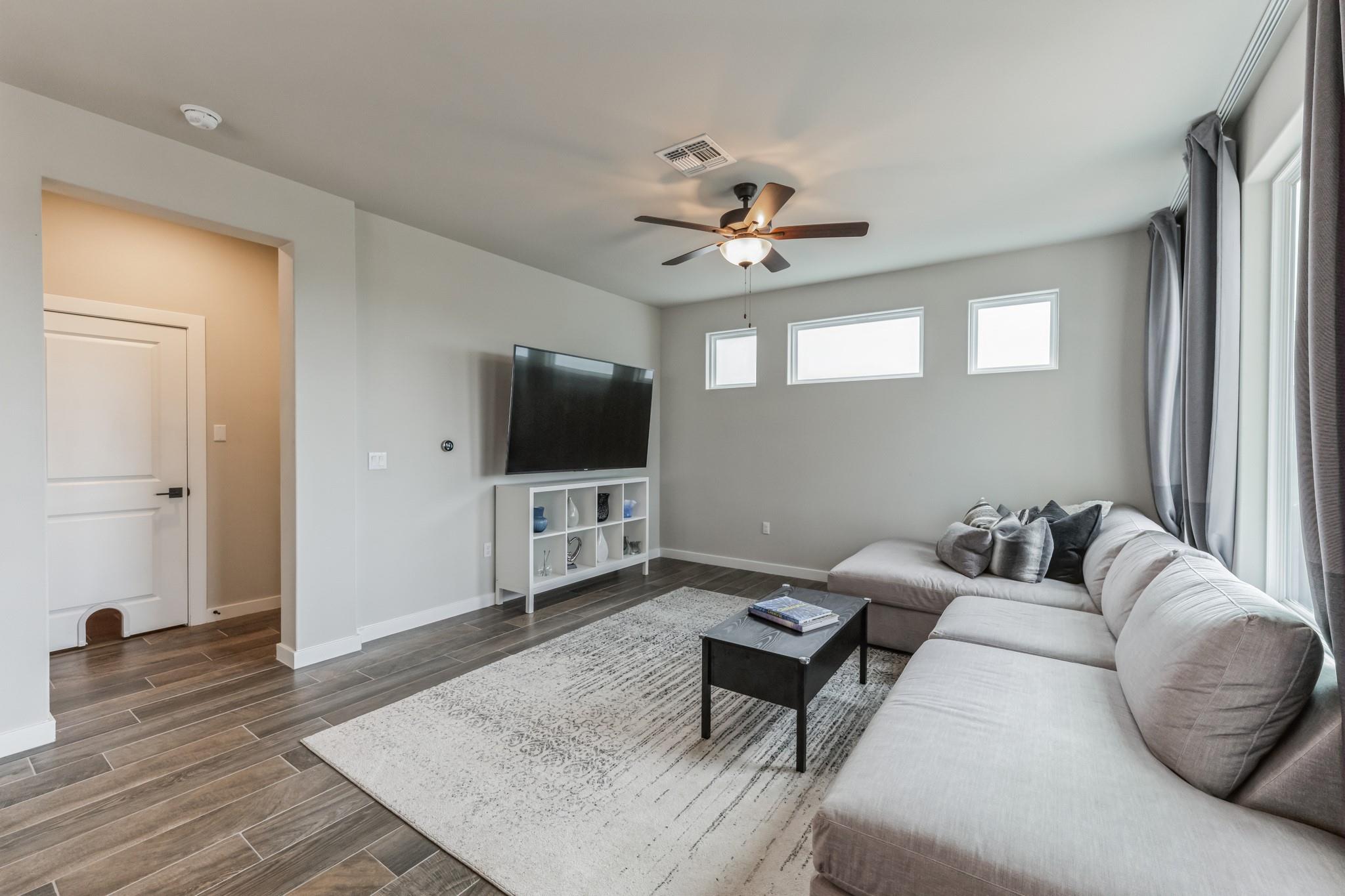 9800 Evening Canopy Dr, Manor, TX 78653