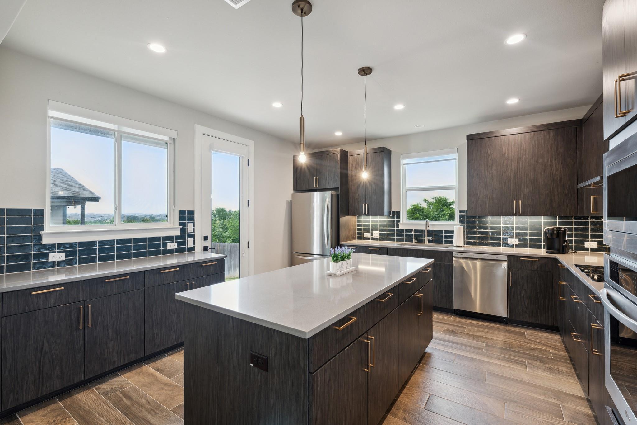 9800 Evening Canopy Dr, Manor, TX 78653