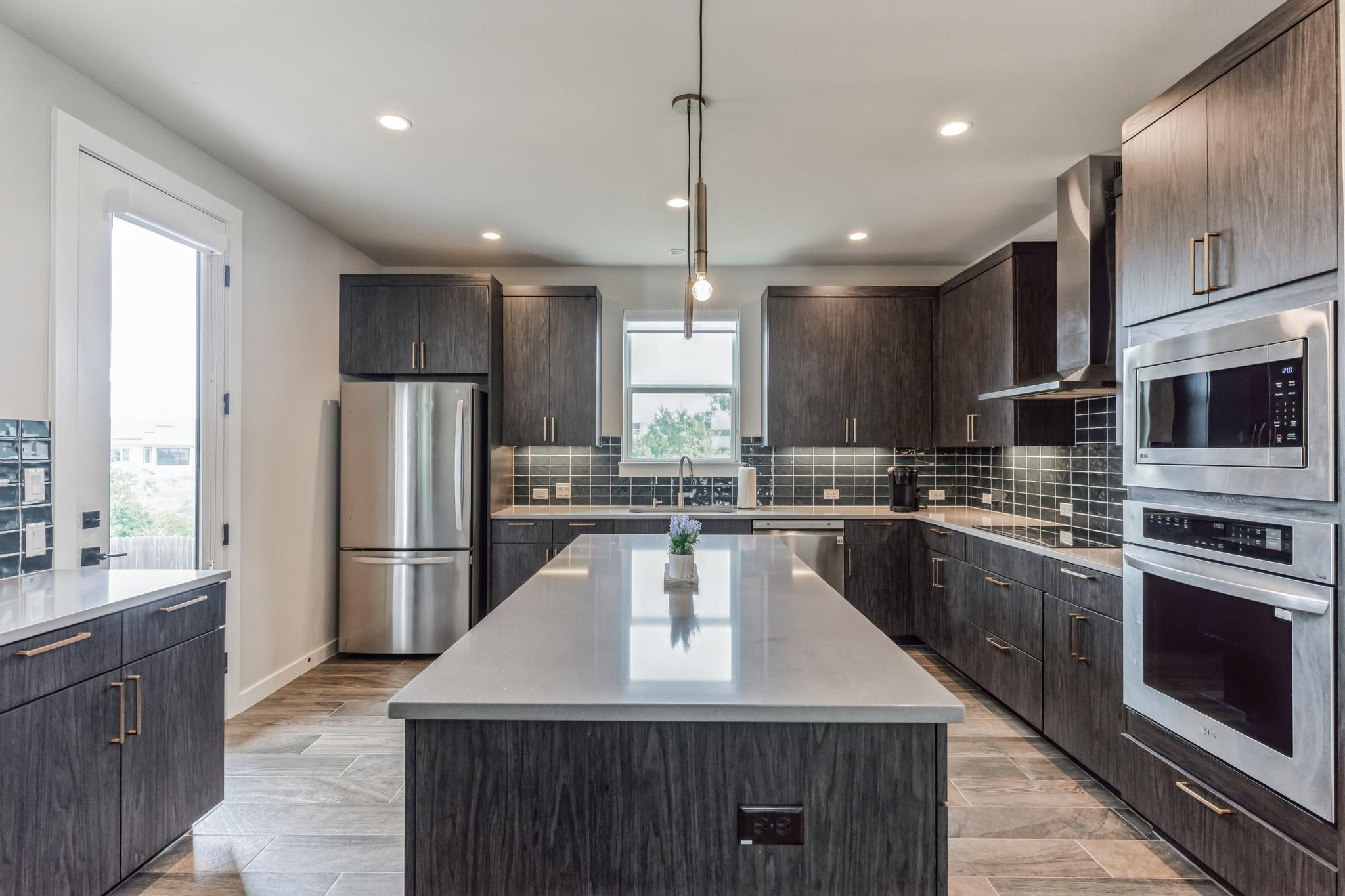 9800 Evening Canopy Dr, Manor, TX 78653