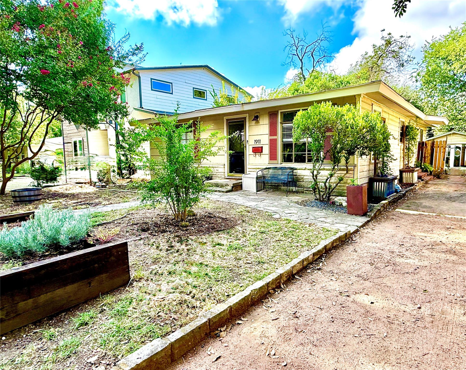 1911 Pasadena Dr, Austin, TX 78757