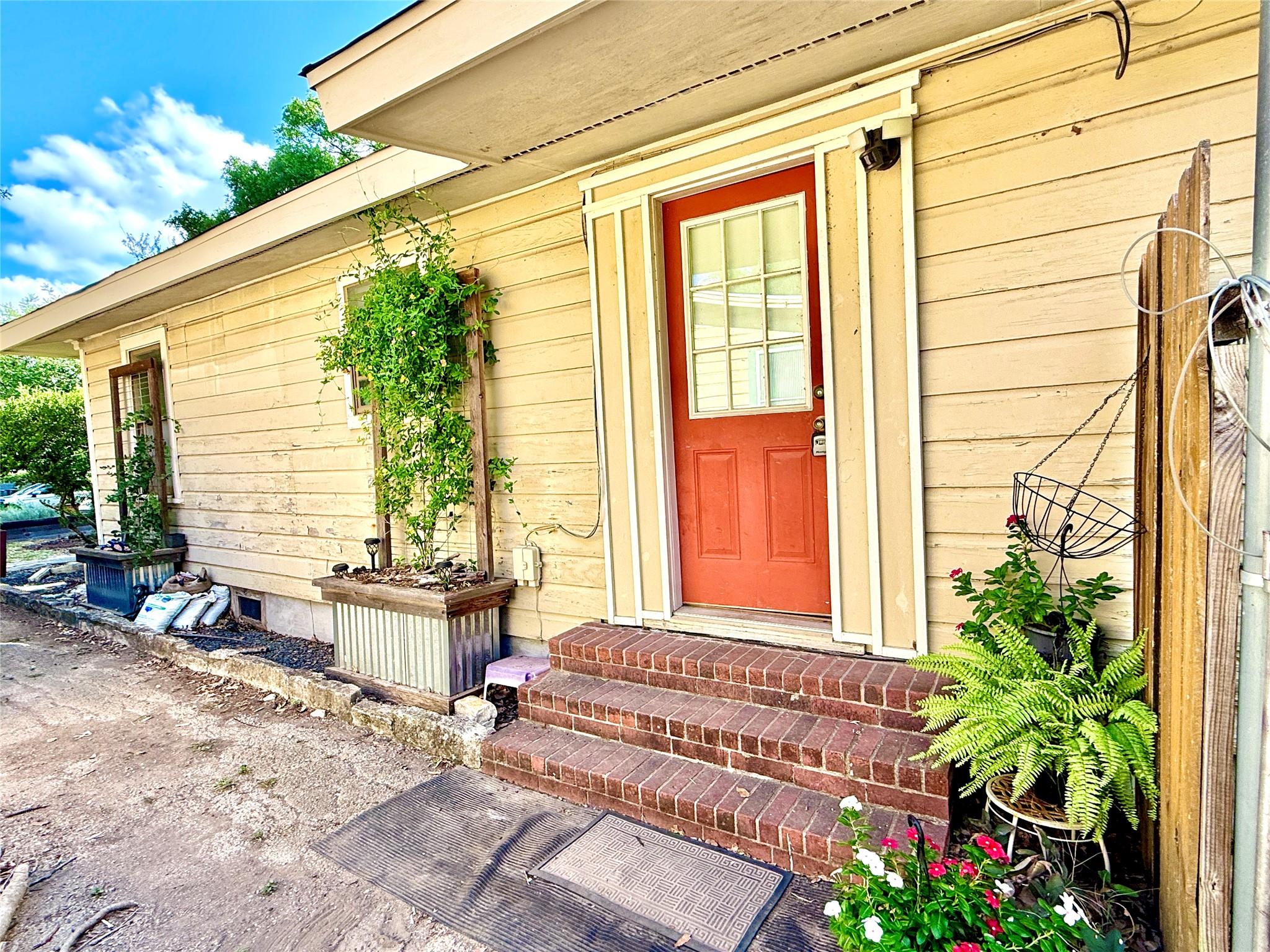 1911 Pasadena Dr, Austin, TX 78757