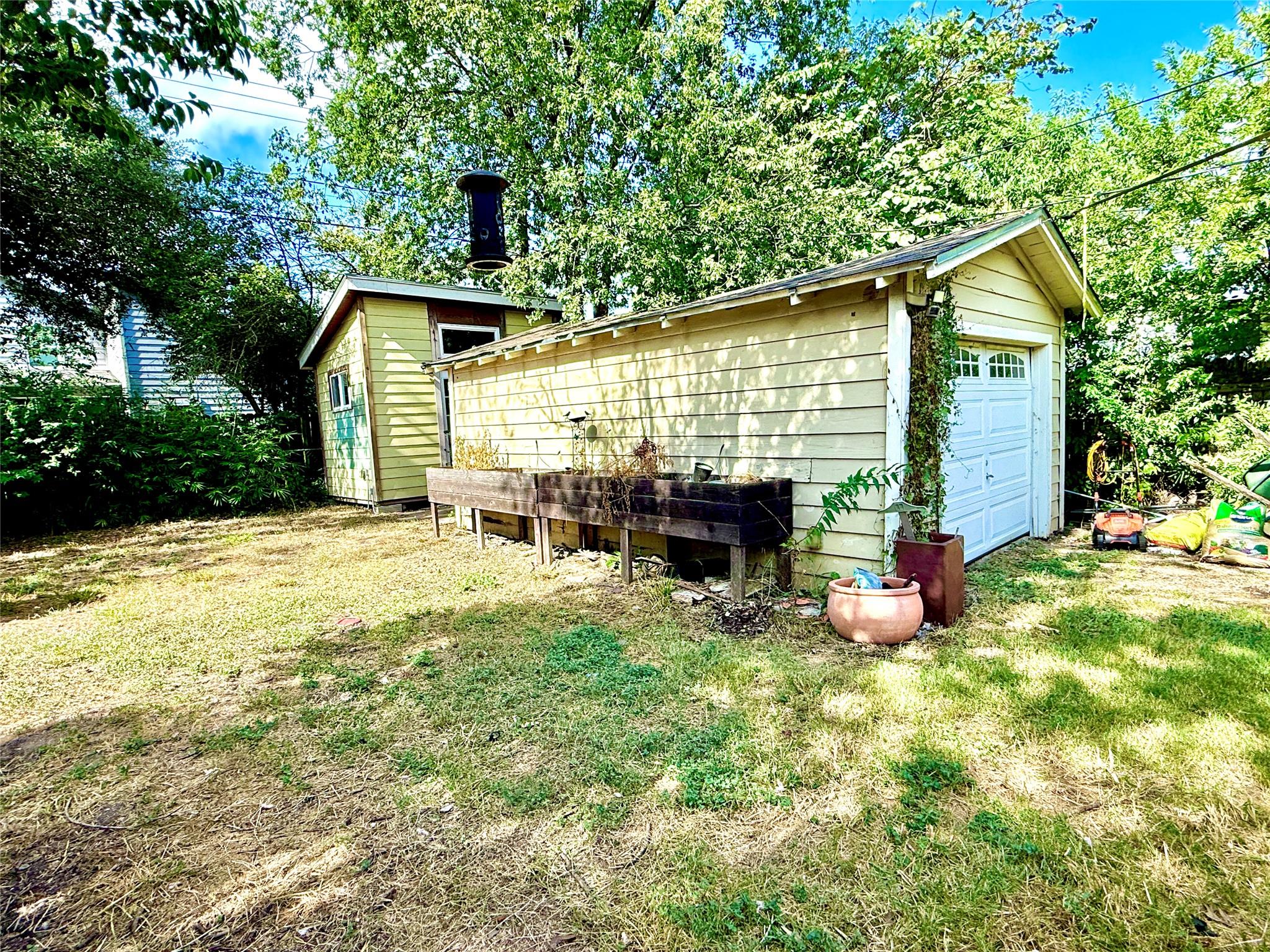 1911 Pasadena Dr, Austin, TX 78757