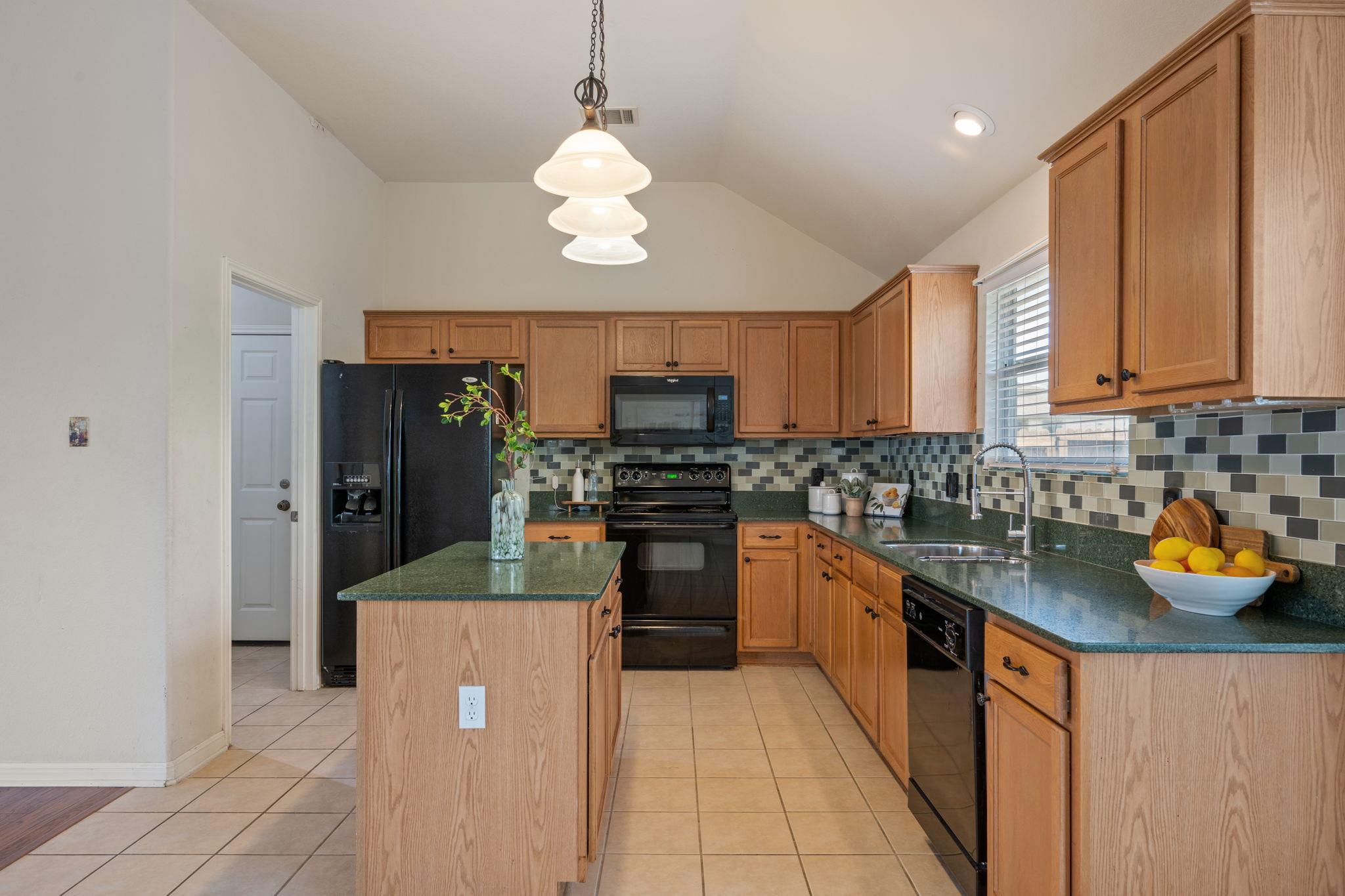 105 Mattingly St, Hutto, TX 78634