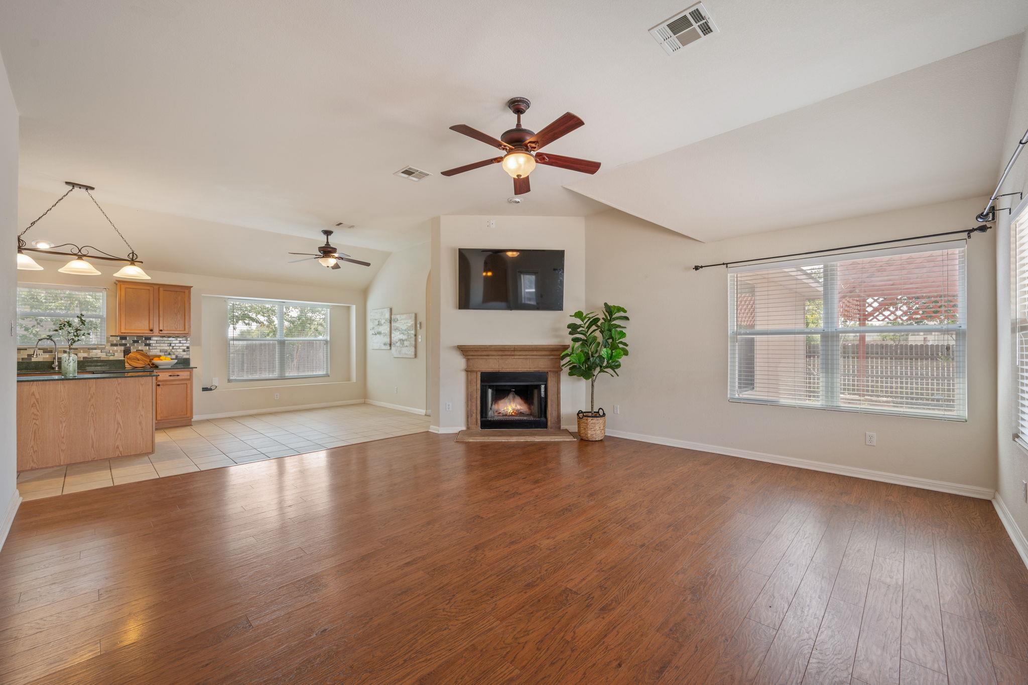 105 Mattingly St, Hutto, TX 78634