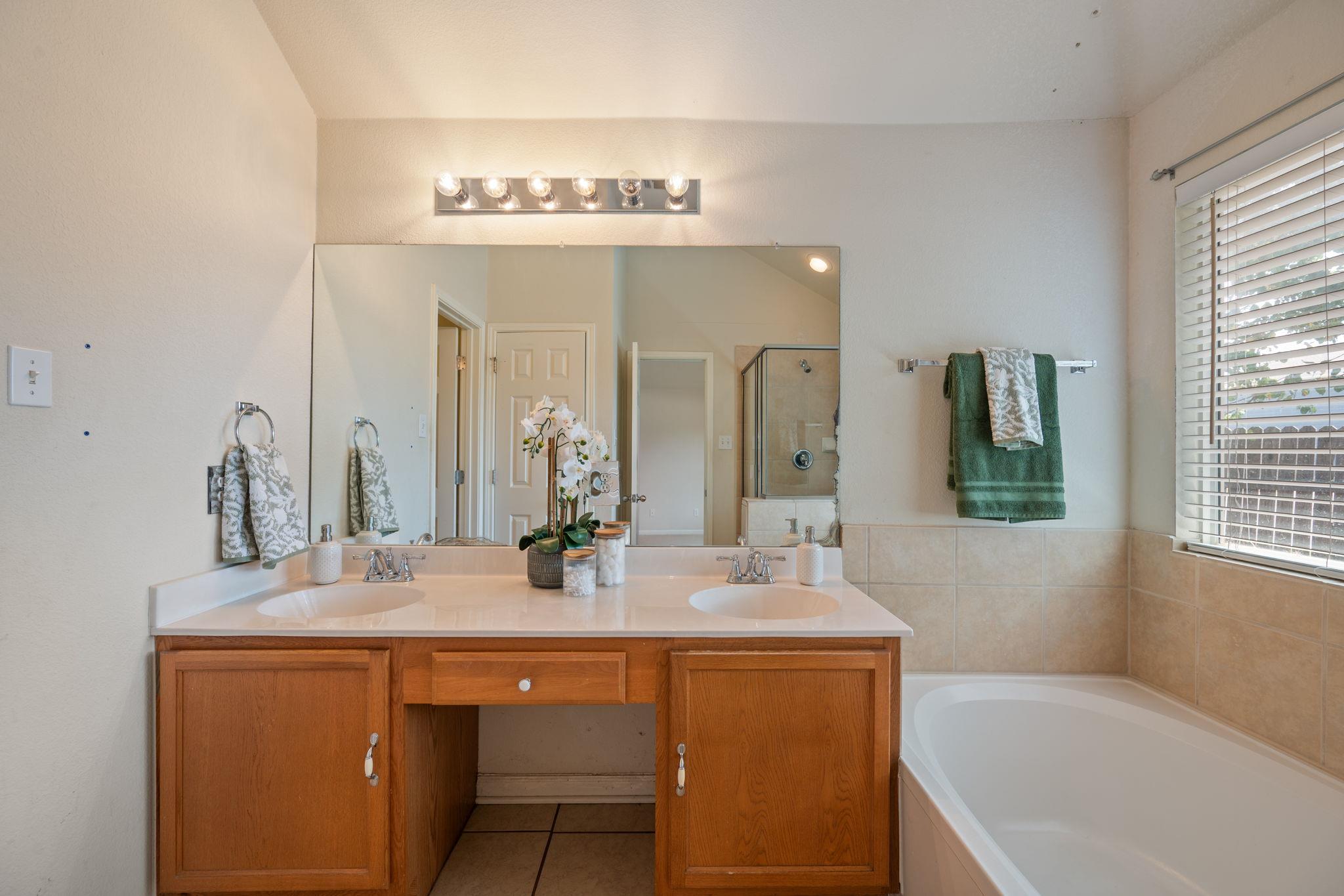 105 Mattingly St, Hutto, TX 78634