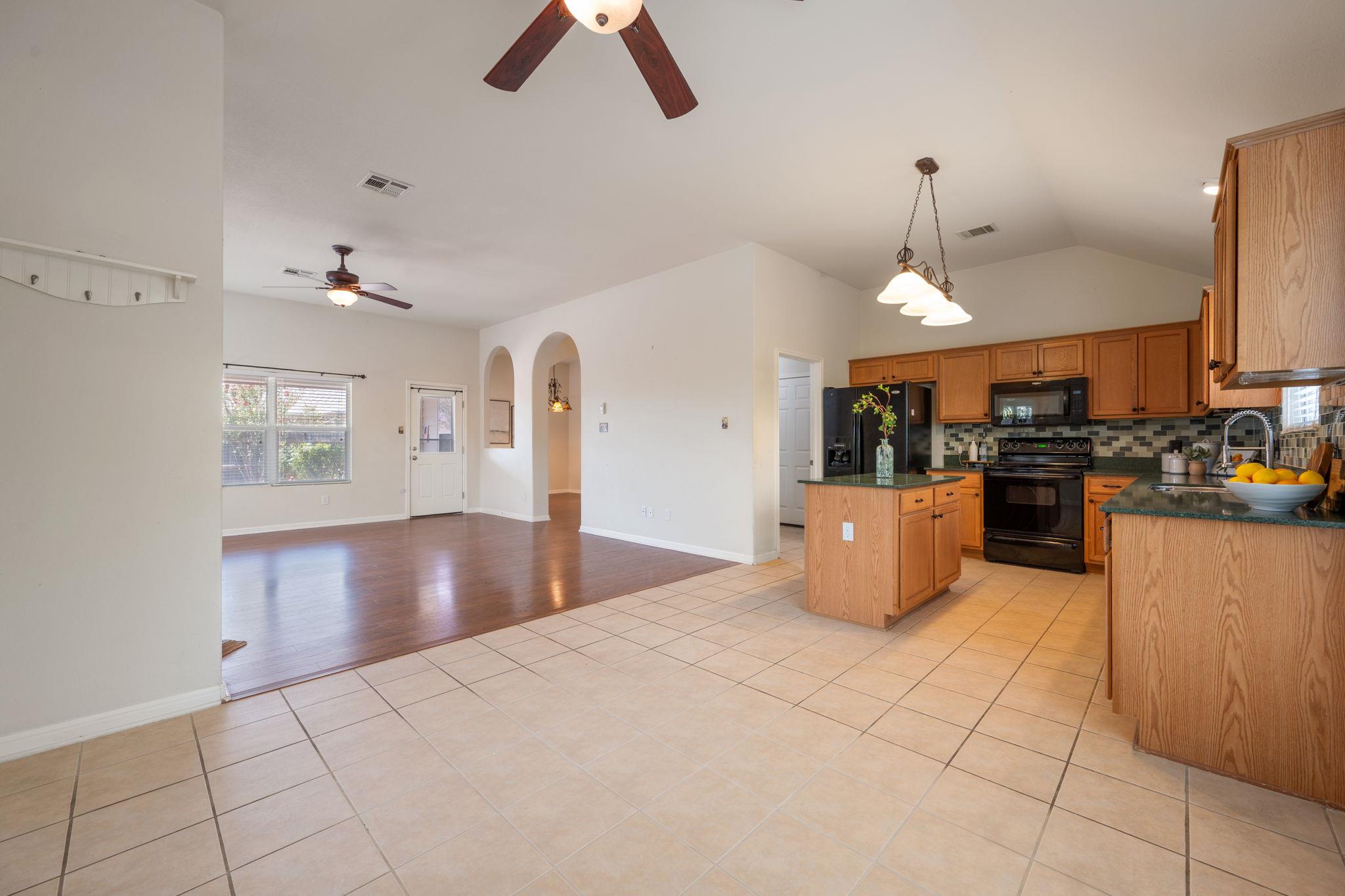 105 Mattingly St, Hutto, TX 78634