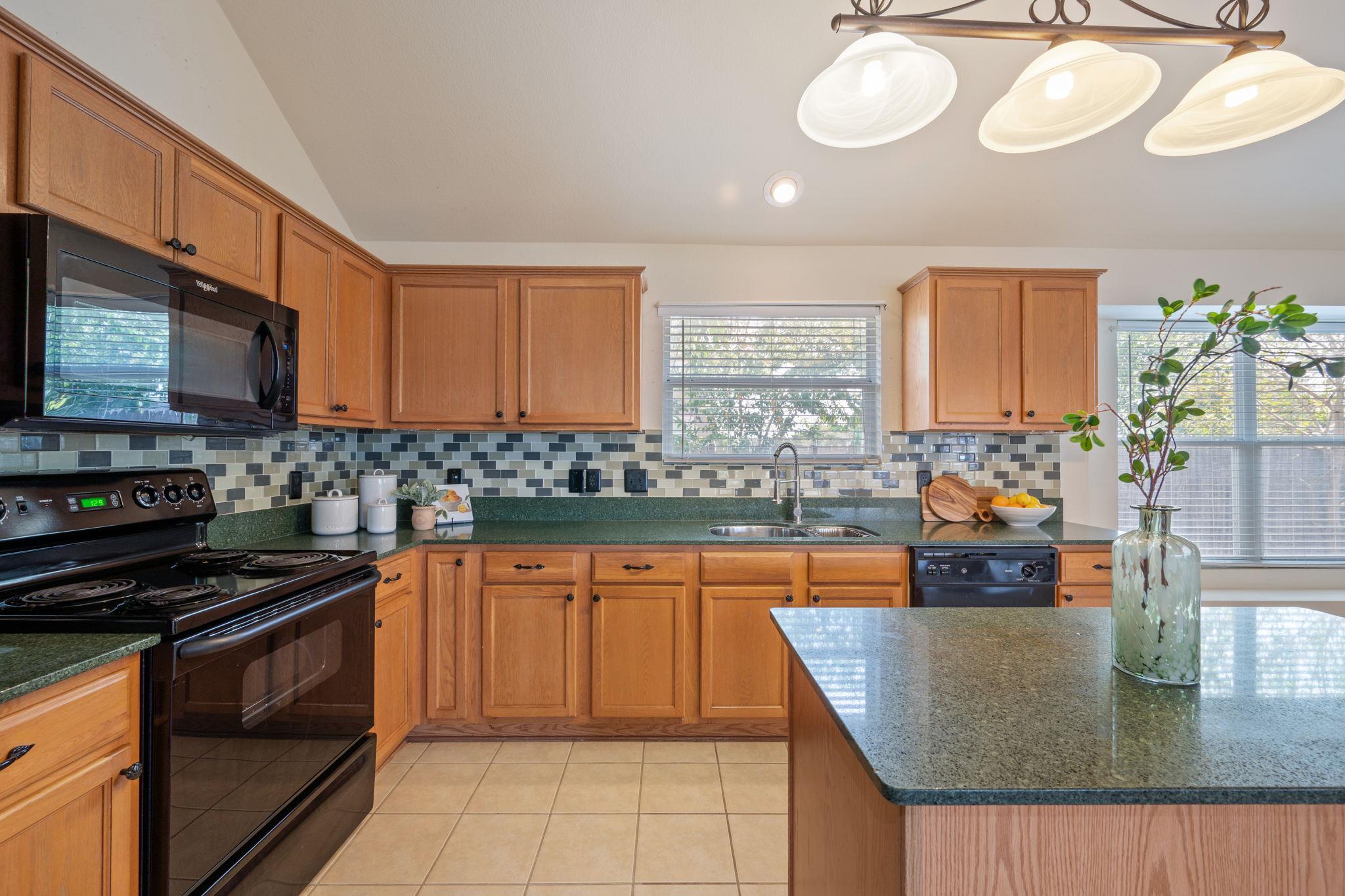 105 Mattingly St, Hutto, TX 78634