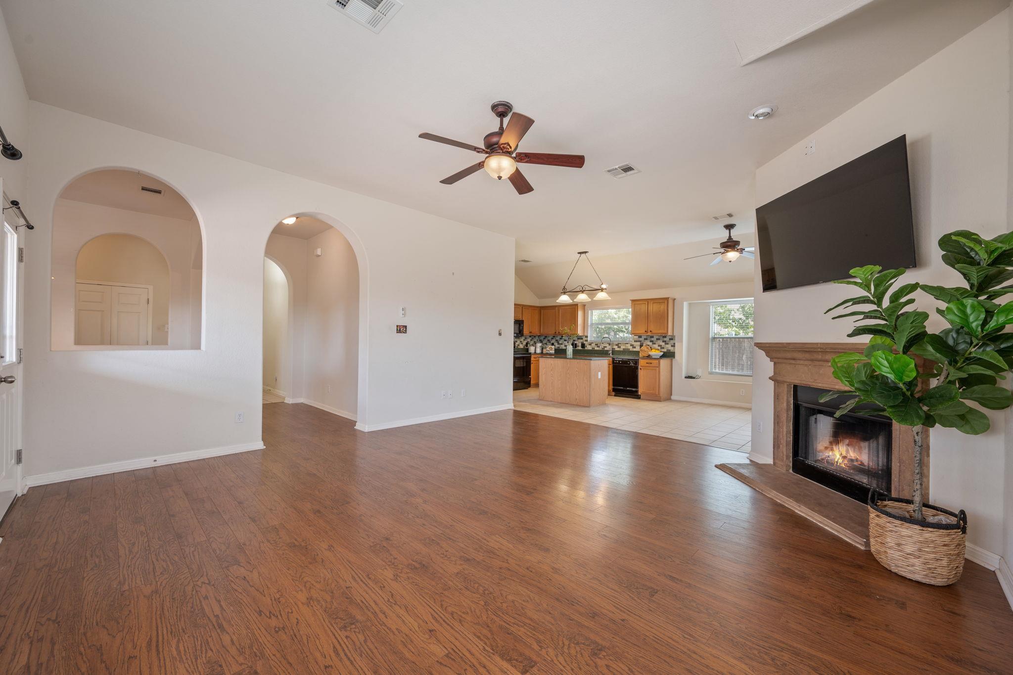 105 Mattingly St, Hutto, TX 78634