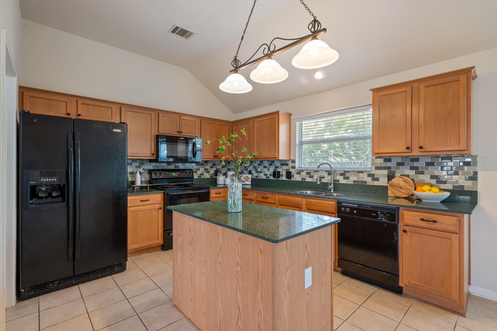 105 Mattingly St, Hutto, TX 78634