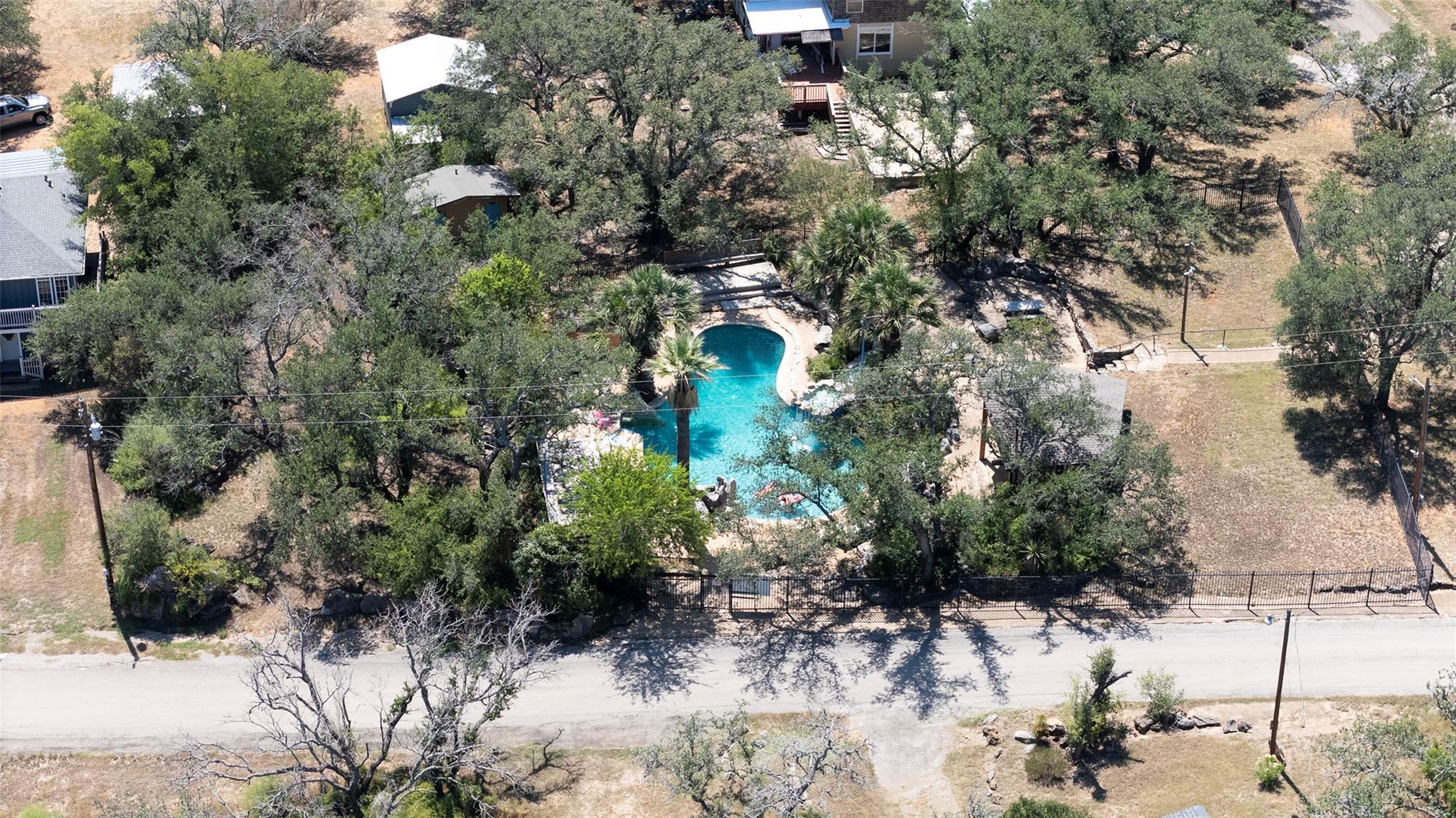 201 Laurel Ln, Spicewood, TX 78669