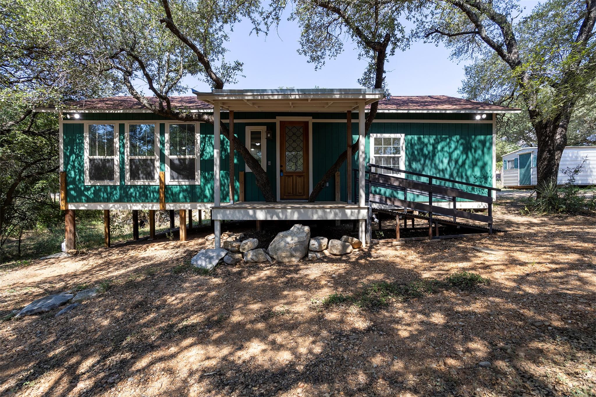 201 Laurel Ln, Spicewood, TX 78669