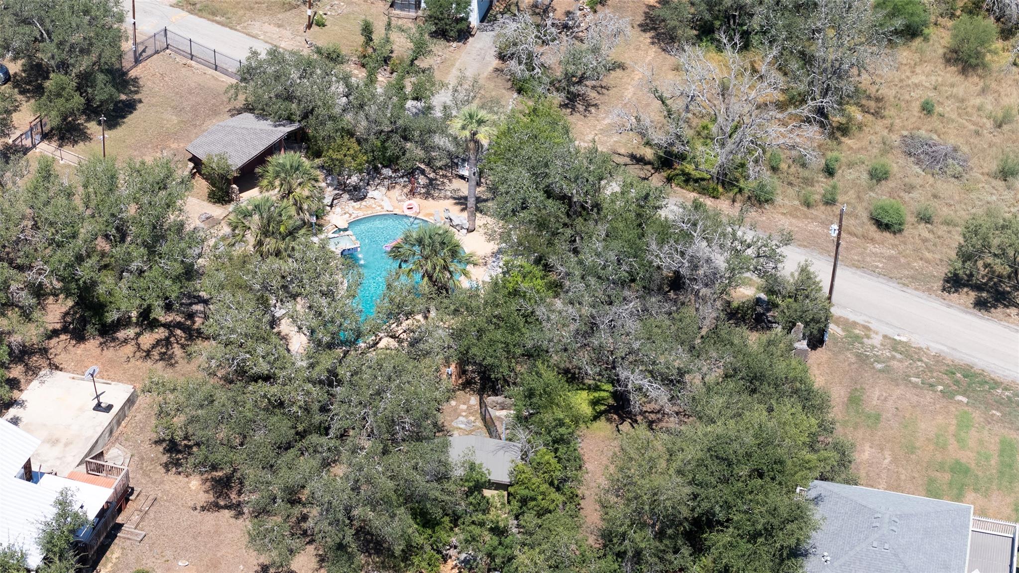 201 Laurel Ln, Spicewood, TX 78669