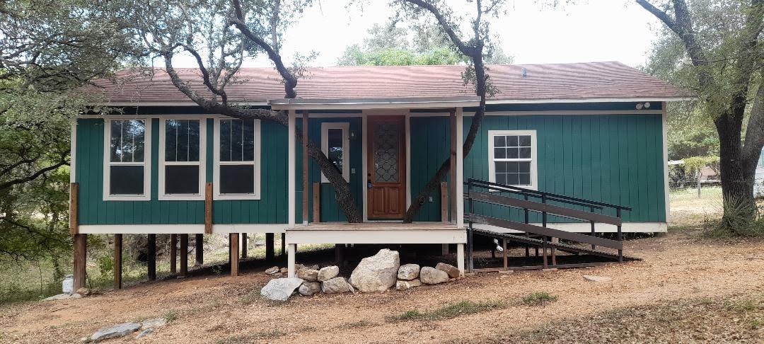 201 Laurel Ln, Spicewood, TX 78669