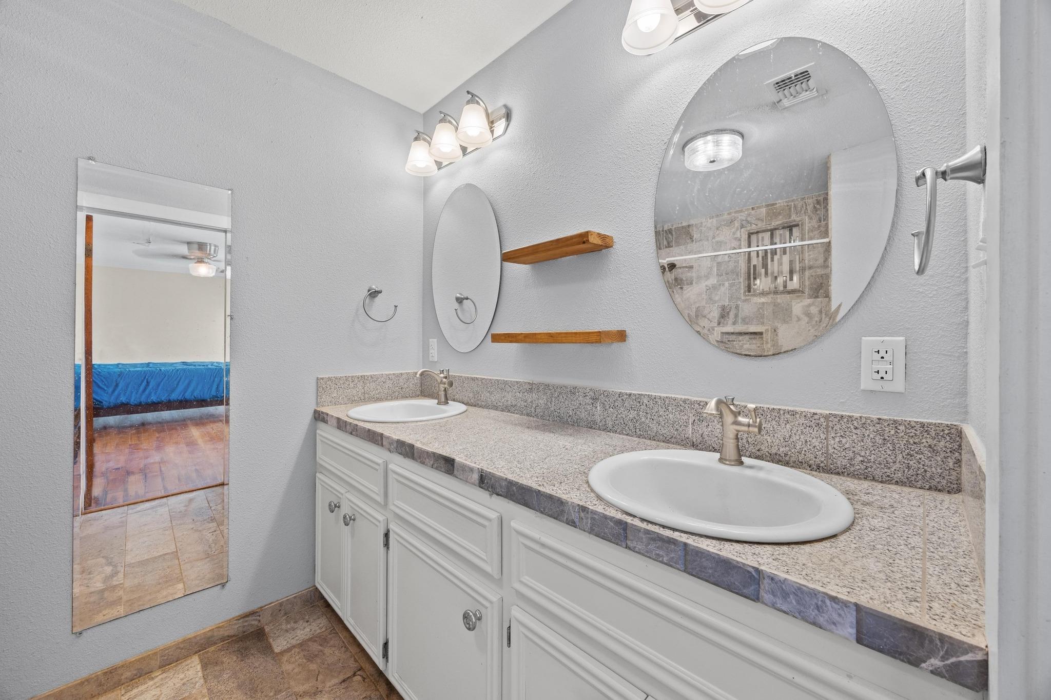 2980 Rabbs Prairie Rd, La Grange, TX 78945