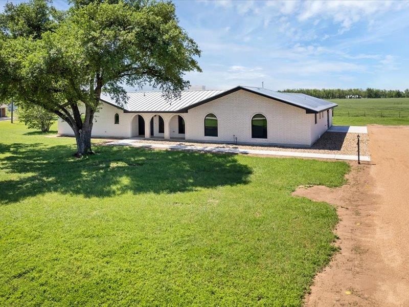 2719 Post Oak Rd, Webberville, TX 78653