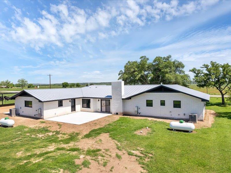 2719 Post Oak Rd, Webberville, TX 78653