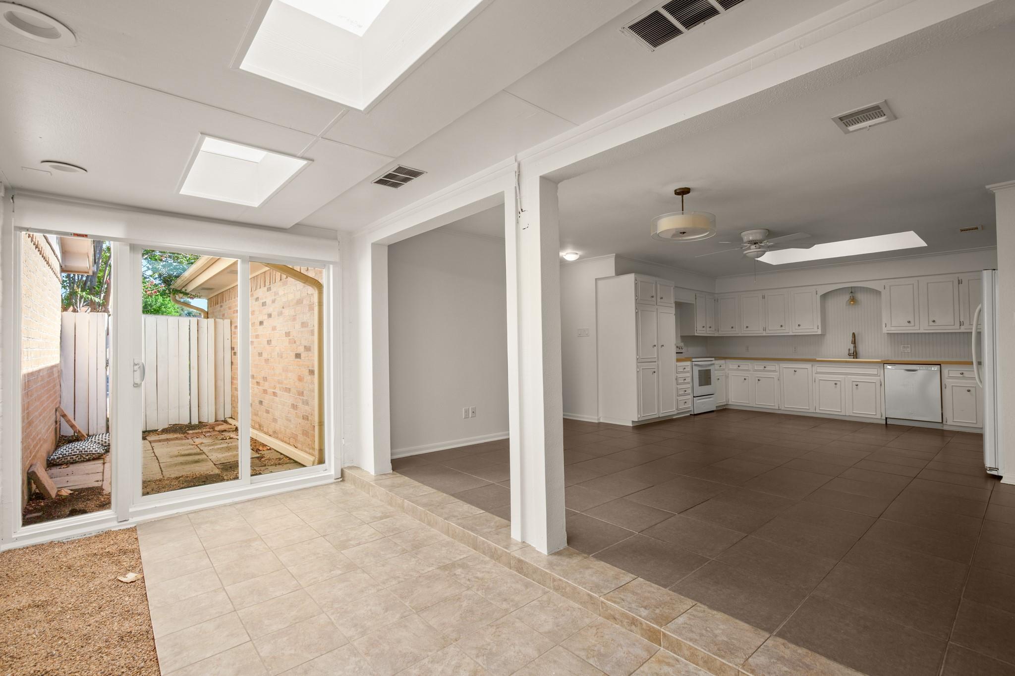 11129 Pinehurst Dr # C, Austin, TX 78747