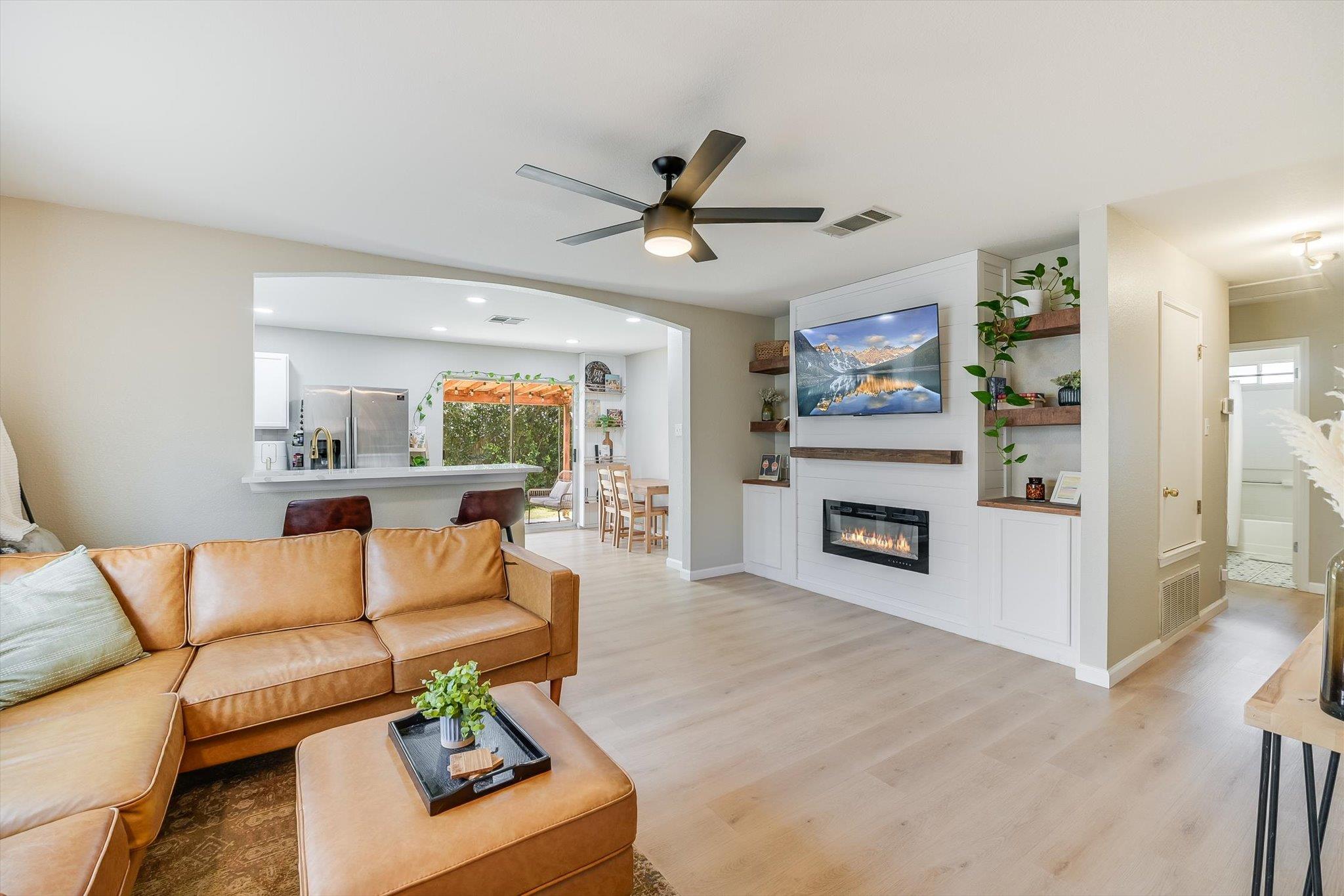 200 Brentwood Dr, Leander, TX 78641
