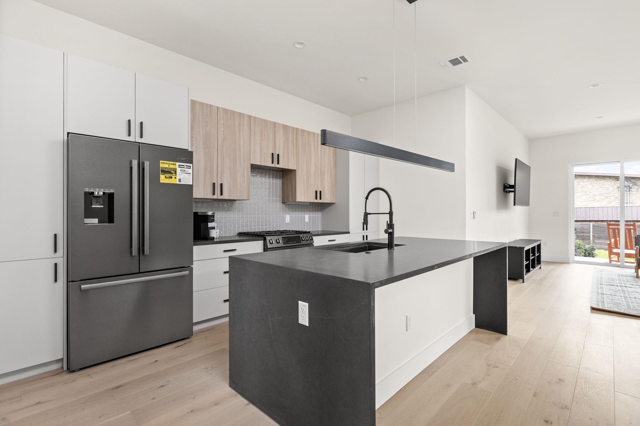 1402 Summit St # A, Austin, TX 78741