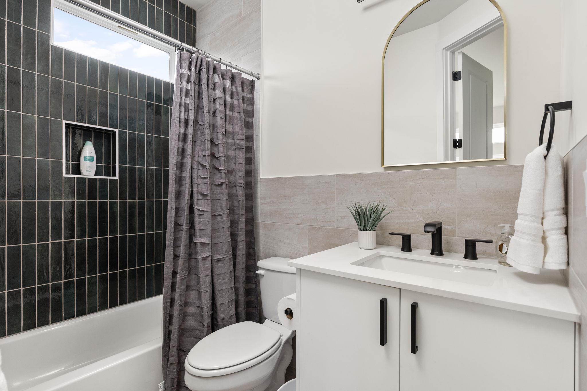 1402 Summit St # A, Austin, TX 78741