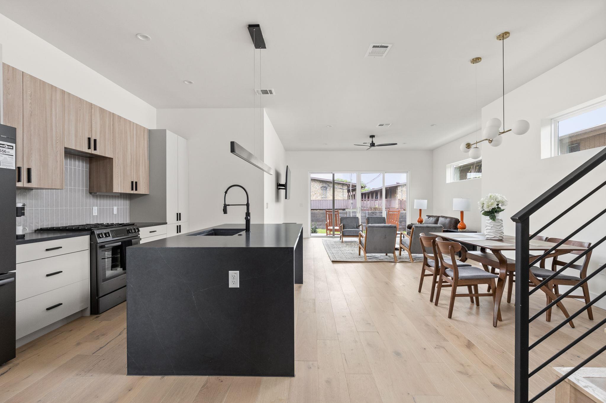 1402 Summit St # A, Austin, TX 78741