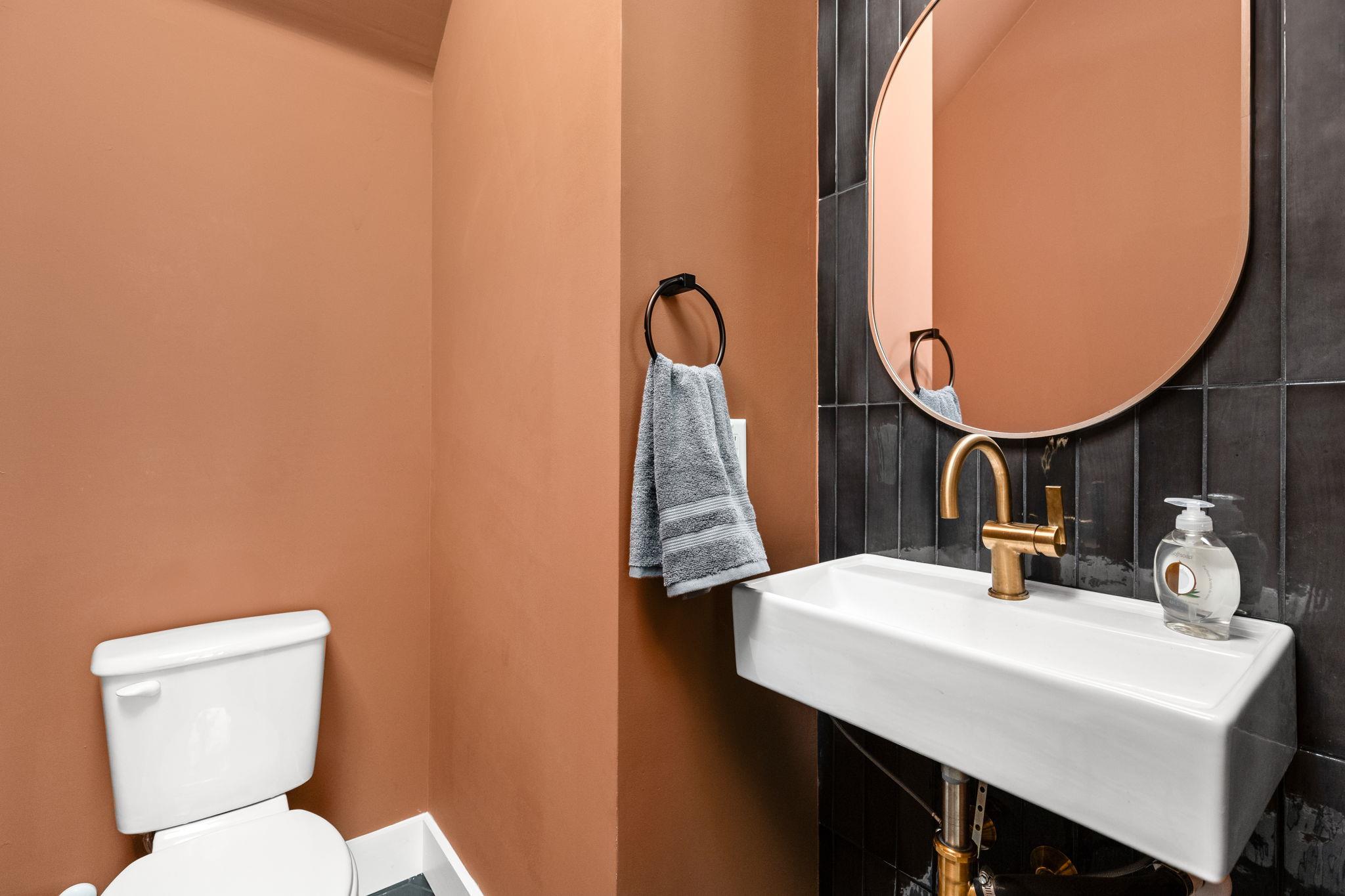 1402 Summit St # A, Austin, TX 78741