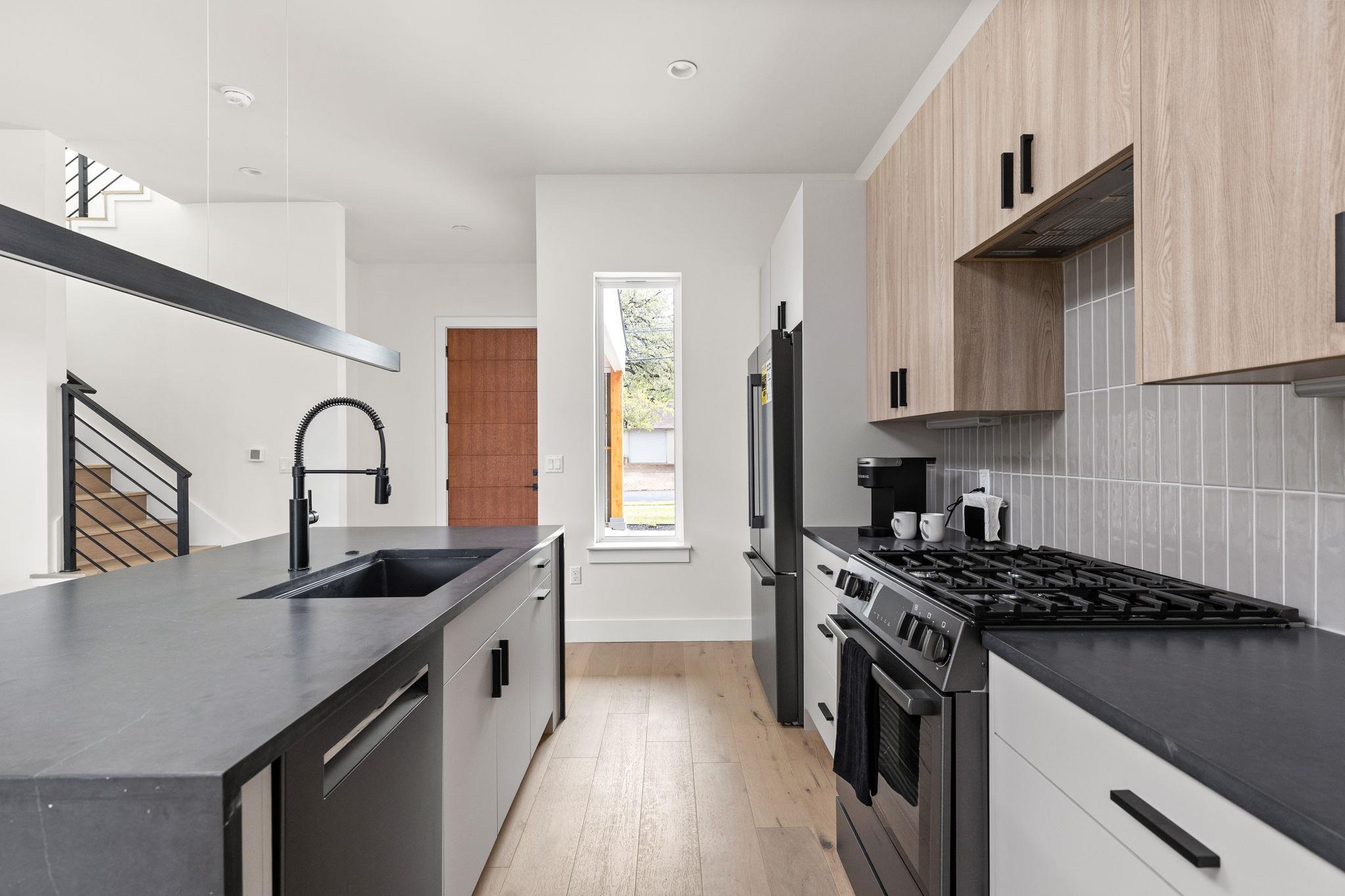 1402 Summit St # A, Austin, TX 78741