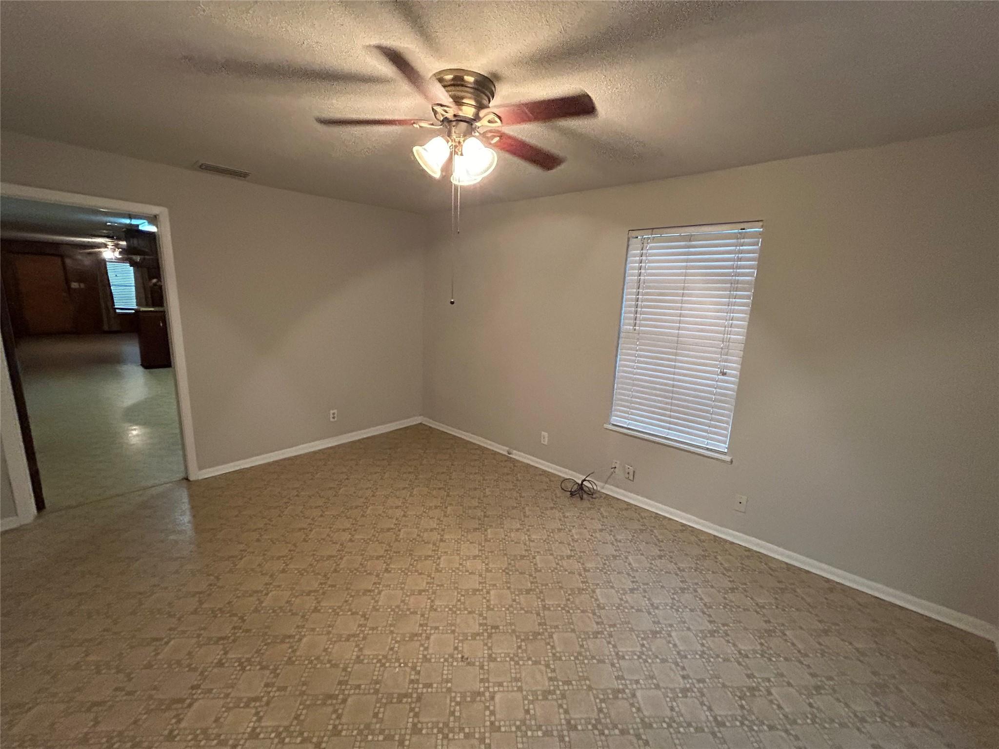 2765 Lyons Rd, Austin, TX 78702