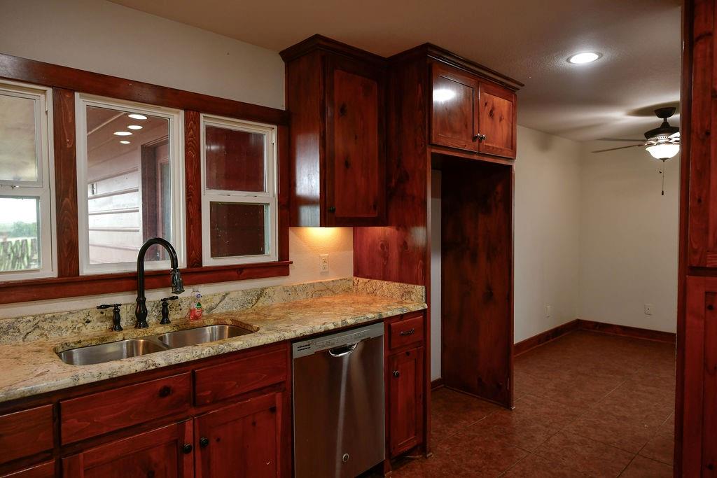 12300 Fm 1105, Bartlett, TX 76511